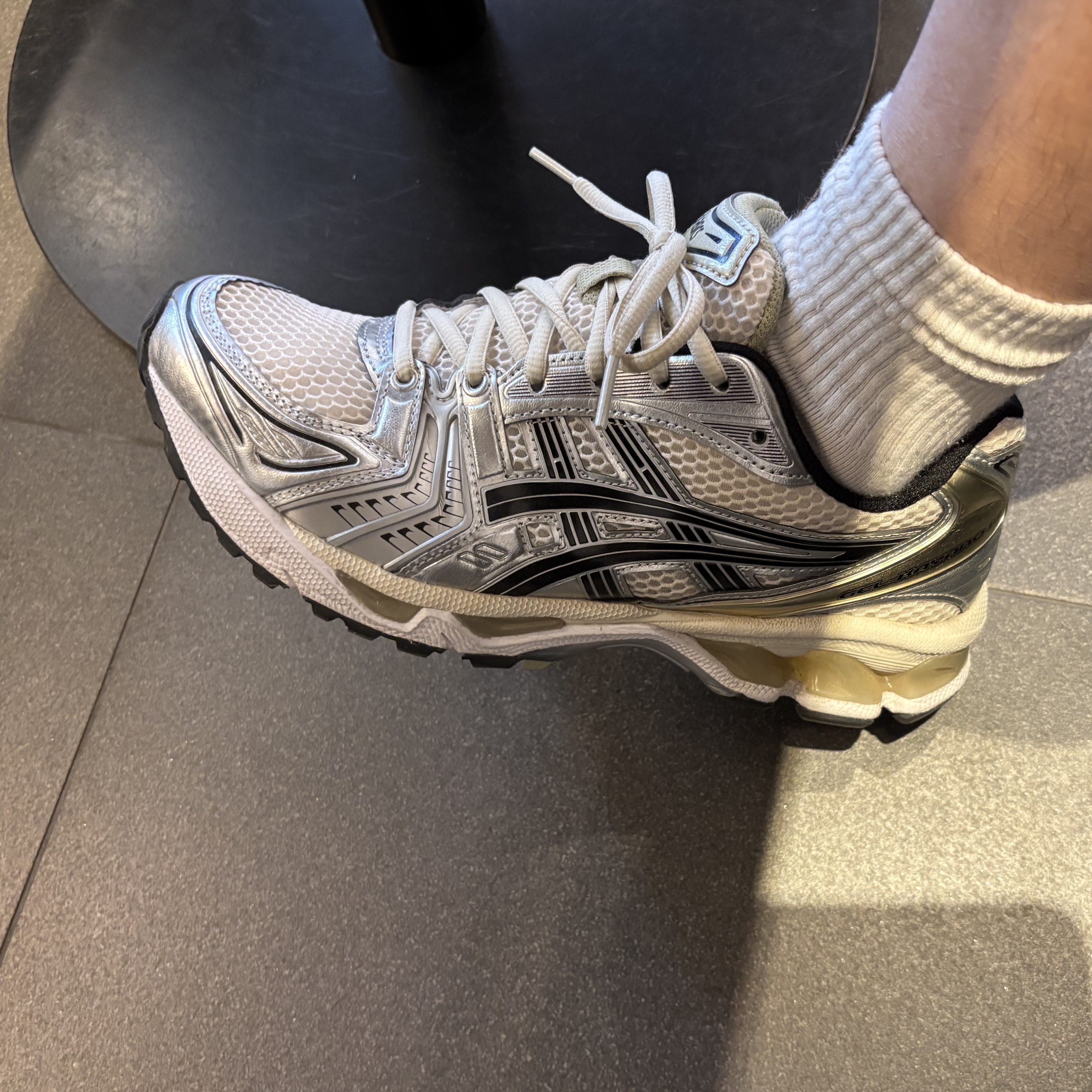 Asics Gel-Kayano 14 Birch Pure Silver 착용 스타일 - 1