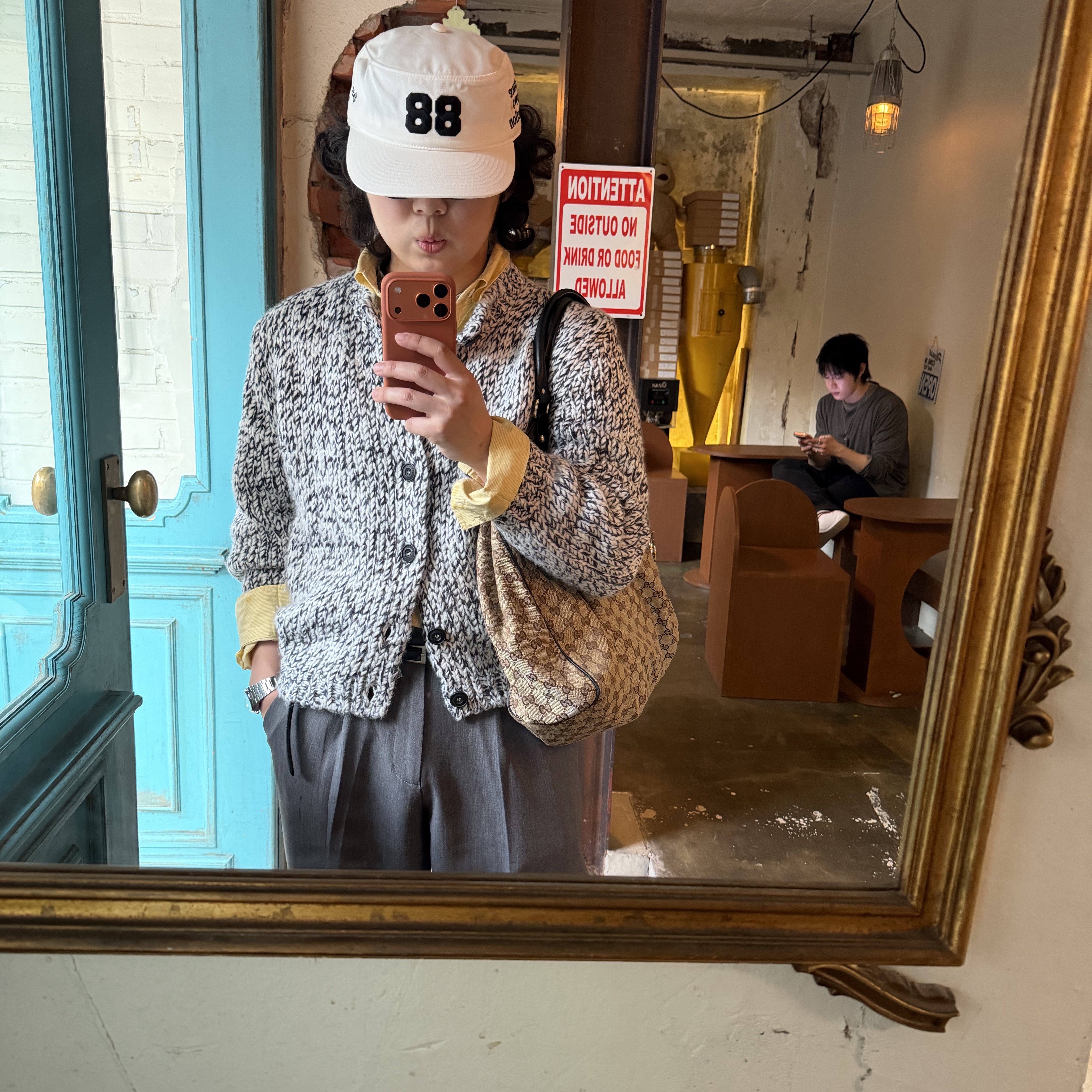 STU Heather Round Neck Cardigan 착용 스타일 - 1