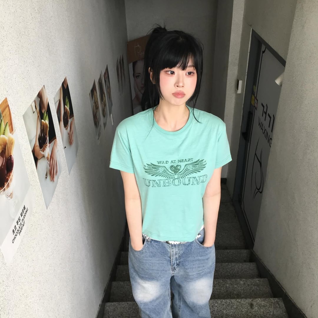 MAINBOOTH Heartwing T-shirt Mint 착용 스타일 - 4
