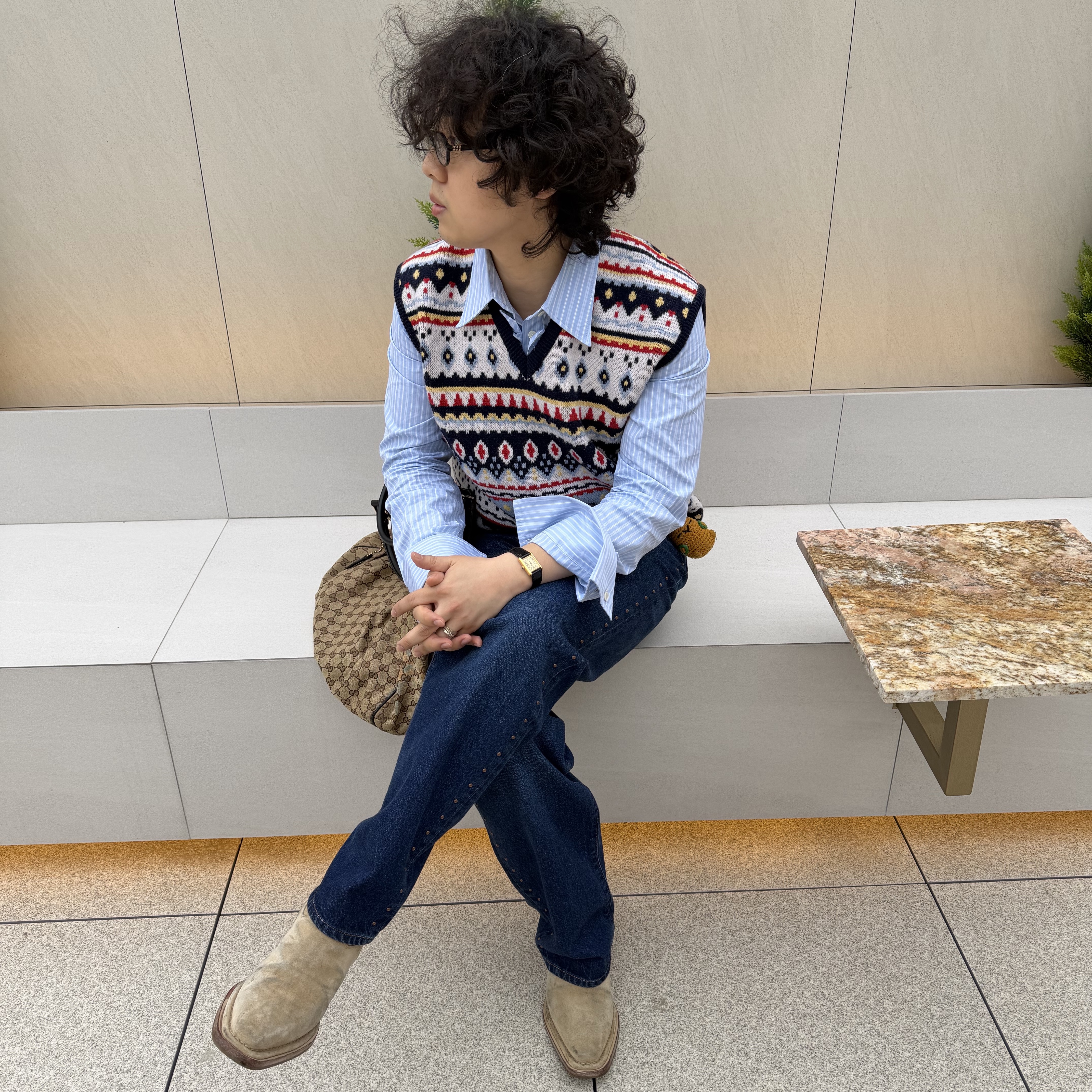 STU Jacquard Sweater Vest In Navy, Levi's x Bode Studded Barrel Racer Jeans Dark Wash 착용 스타일 - 1