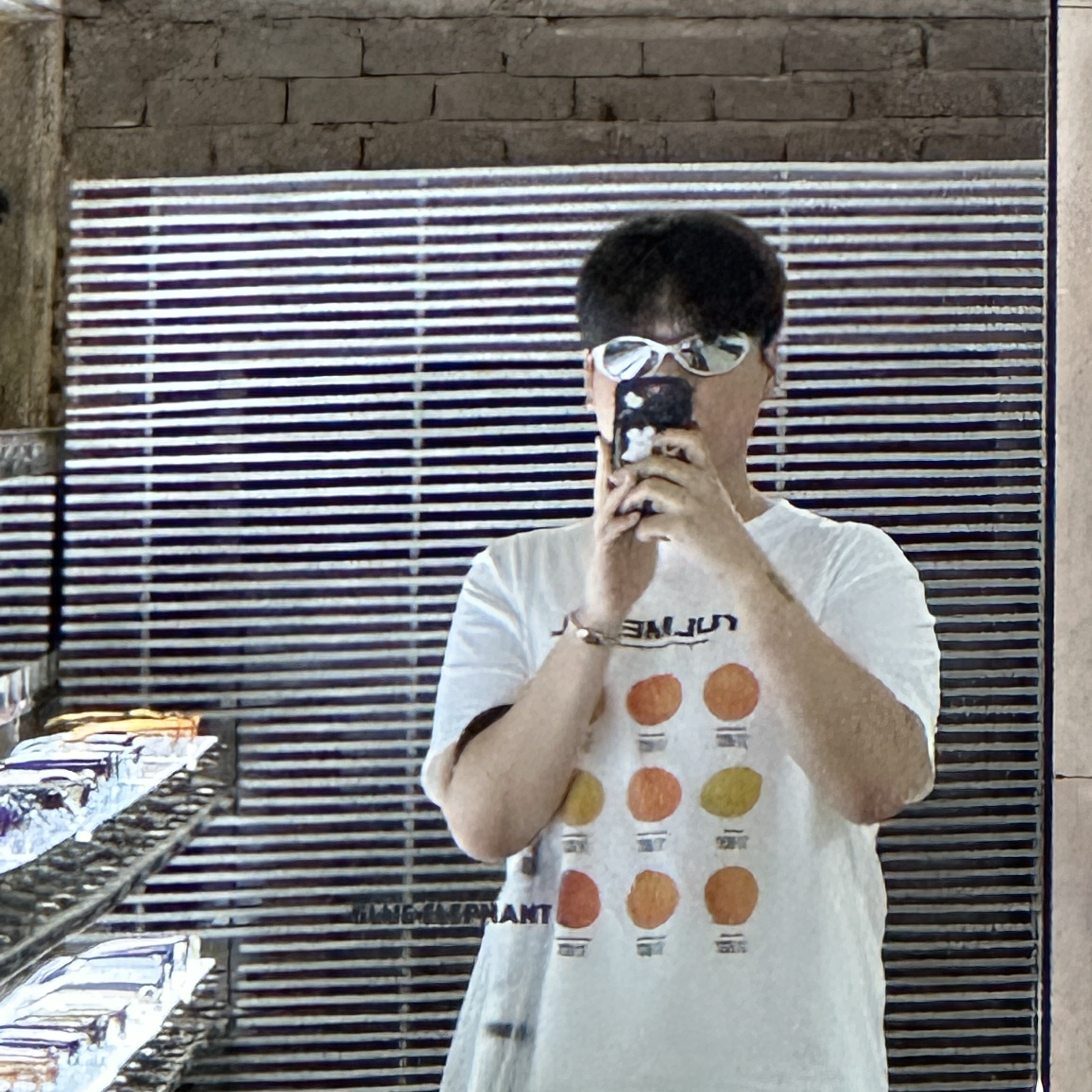 Uniqlo UTme! x Gyulmedal Graphic T-Shirt White - KR, BLUE ELEPHANT Rio Silver 착용 스타일