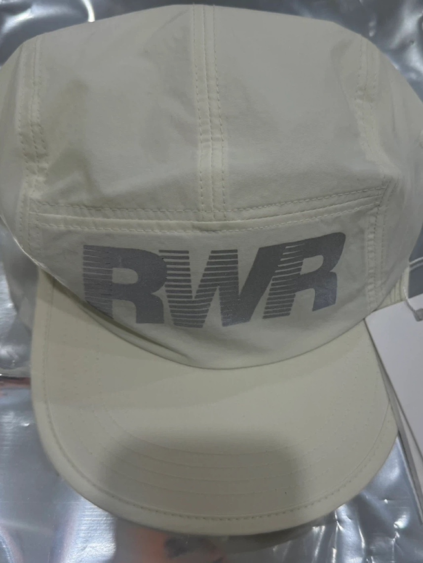 [KREAM 단독] runwhither Trail Cap Cream 착용 스타일