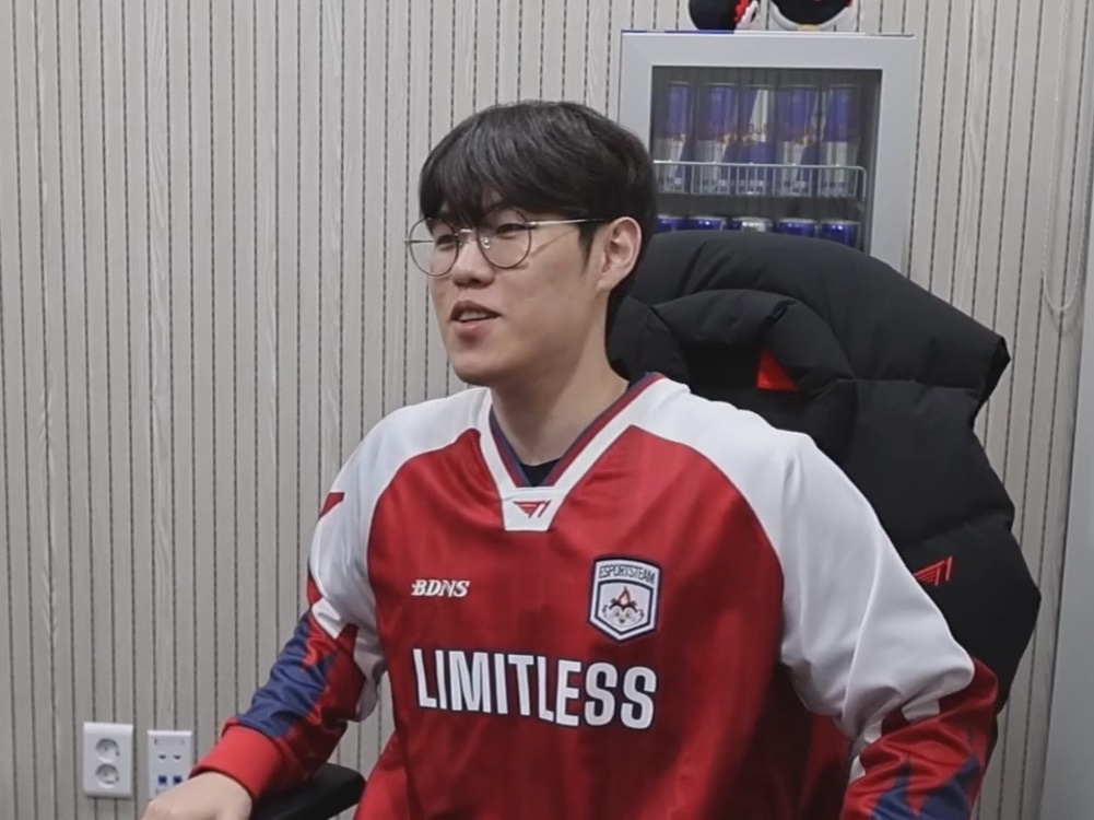 BDNS x T1 Long Sleeve Jersey Red 착용 스타일 - 2