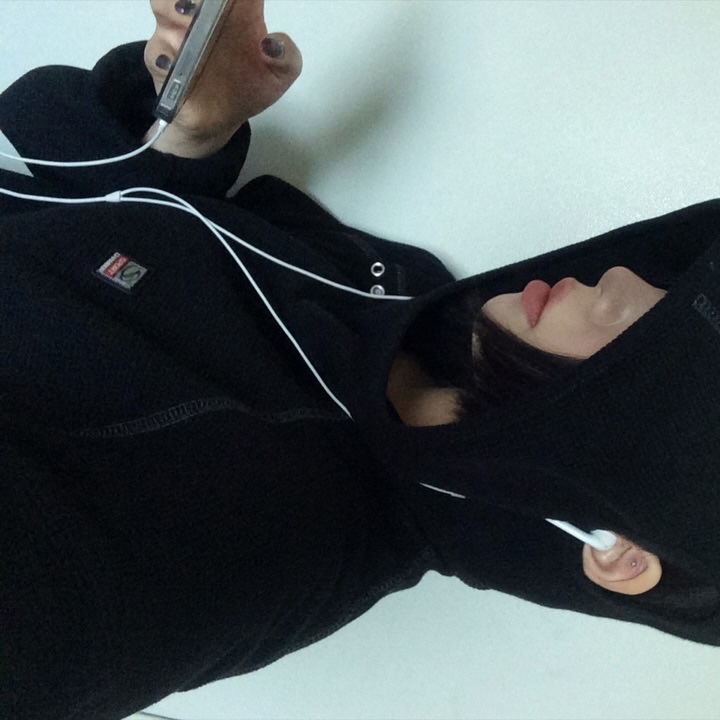 SPORT CHAMBER Spectrum T-shirt NAVY, SPORT CHAMBER SC Waffle Ear-Open Hood T-shirt BLACK 착용 스타일 - 2