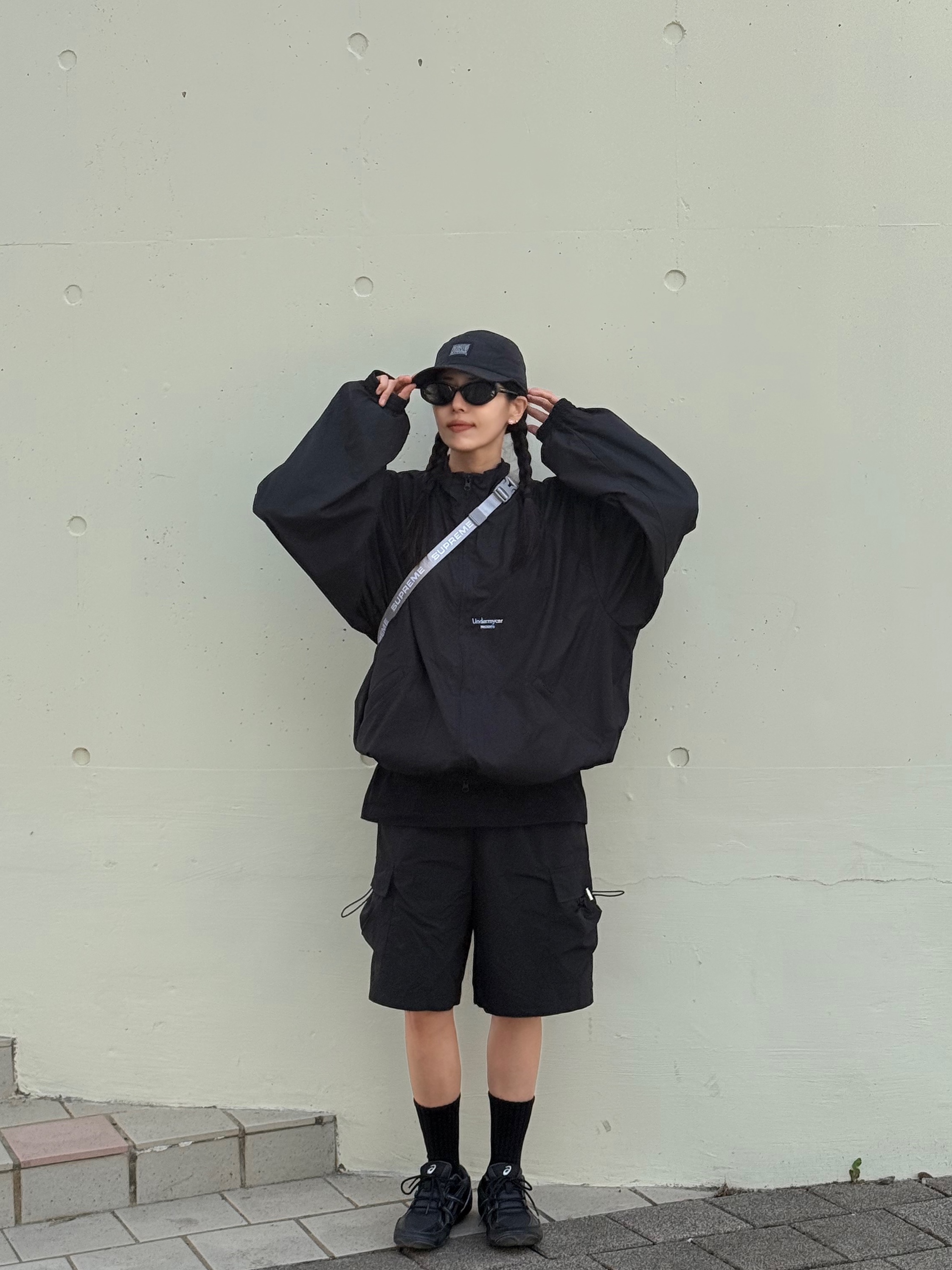 Supreme x Marithe Francois Girbaud Sport Camp Cap Black - 25SS, Undermycar Mu.24 Anti Fxxking Logo Play Crop Zip-up Jacket Black 착용 스타일 - 4