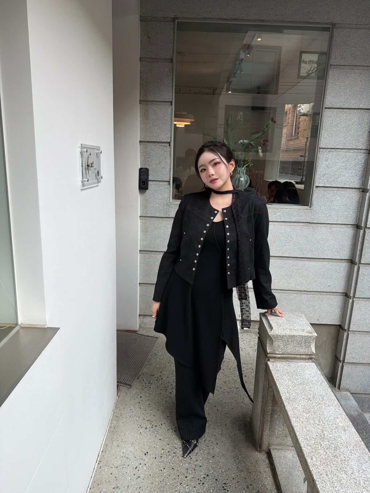 BLR Unbalanced Gradation One-Piece Black 착용 스타일