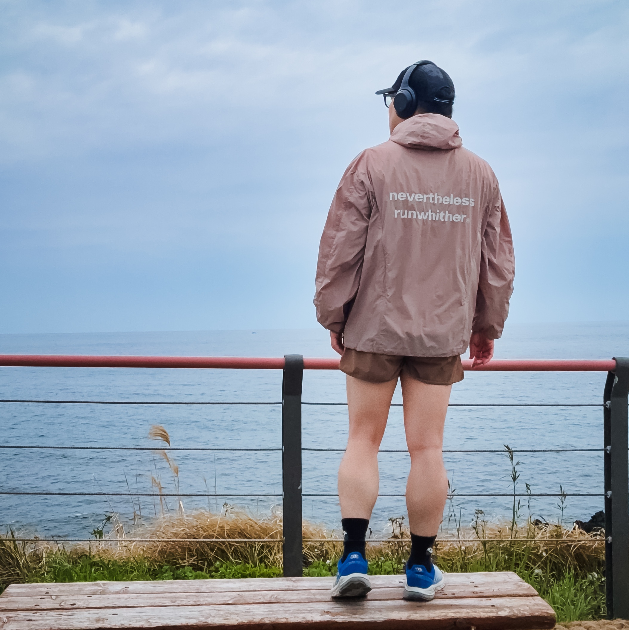[KREAM 단독] runwhither Windbreaker Jacket Brown, [KREAM 단독] runwhither 3inch Shorts Brown 착용 스타일 - 1