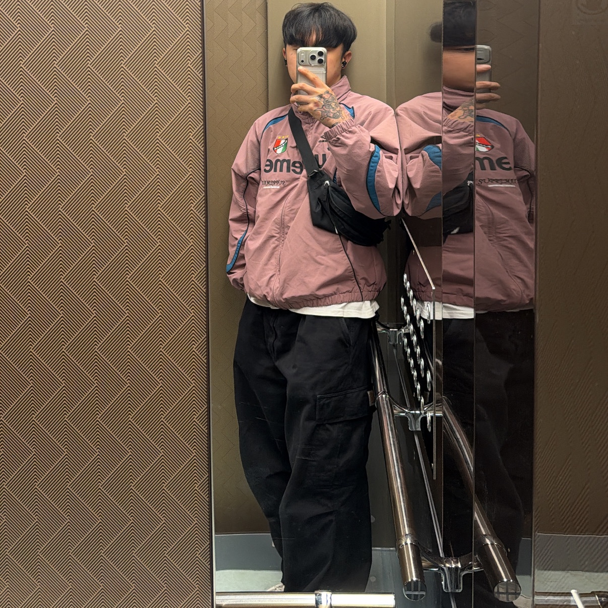 Supreme x Umbro Track Jacket Dusty Plum - 22SS, Carhartt WIP Cole Cargo Pants Black Garment Dyed 착용 스타일