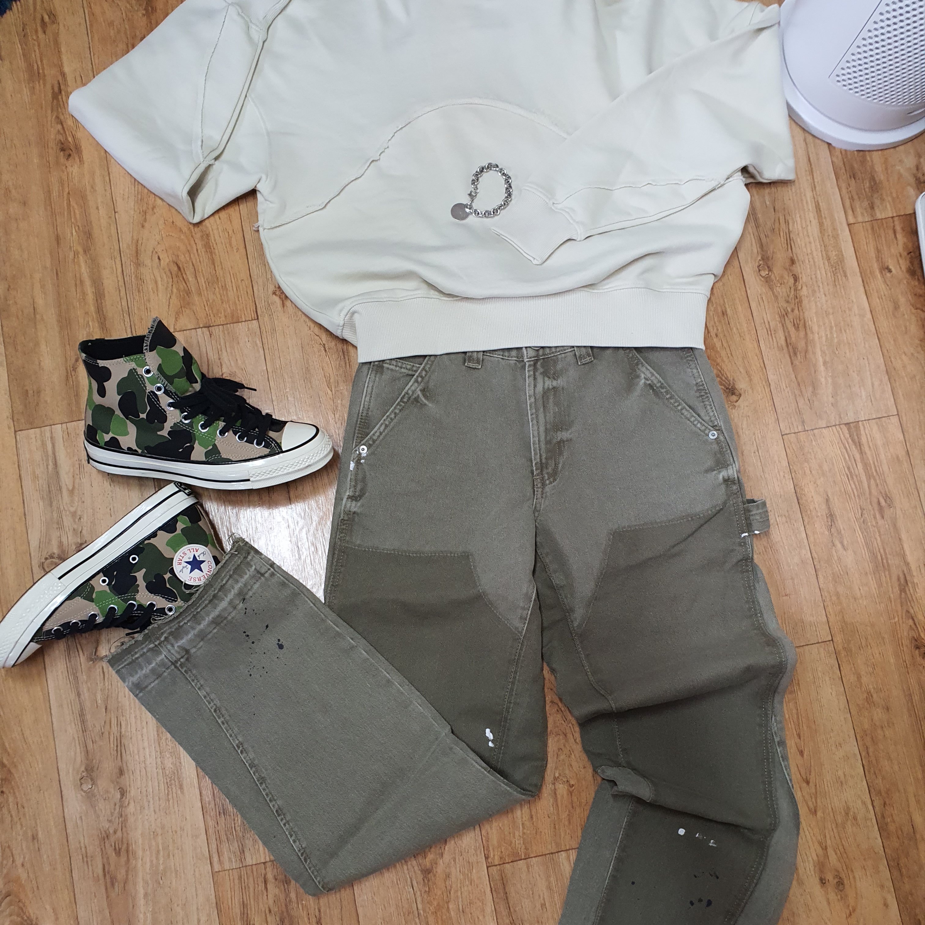 Zara Piped Hoodie Sweatshirt Beige, Zara Carpenter Patchwork Pants Light Khaki 착용 스타일