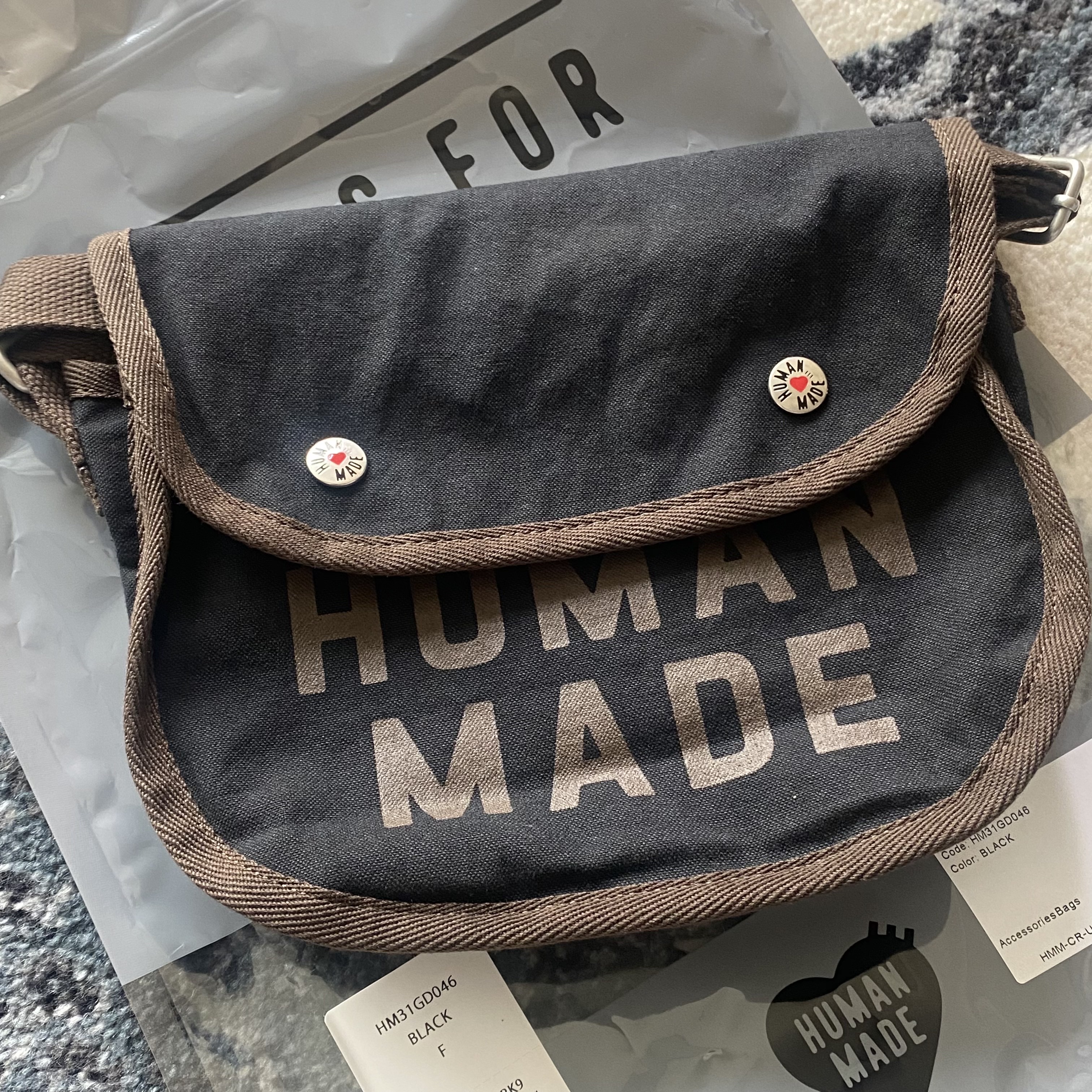 Human Made Shoulder Bag Black 착용 스타일