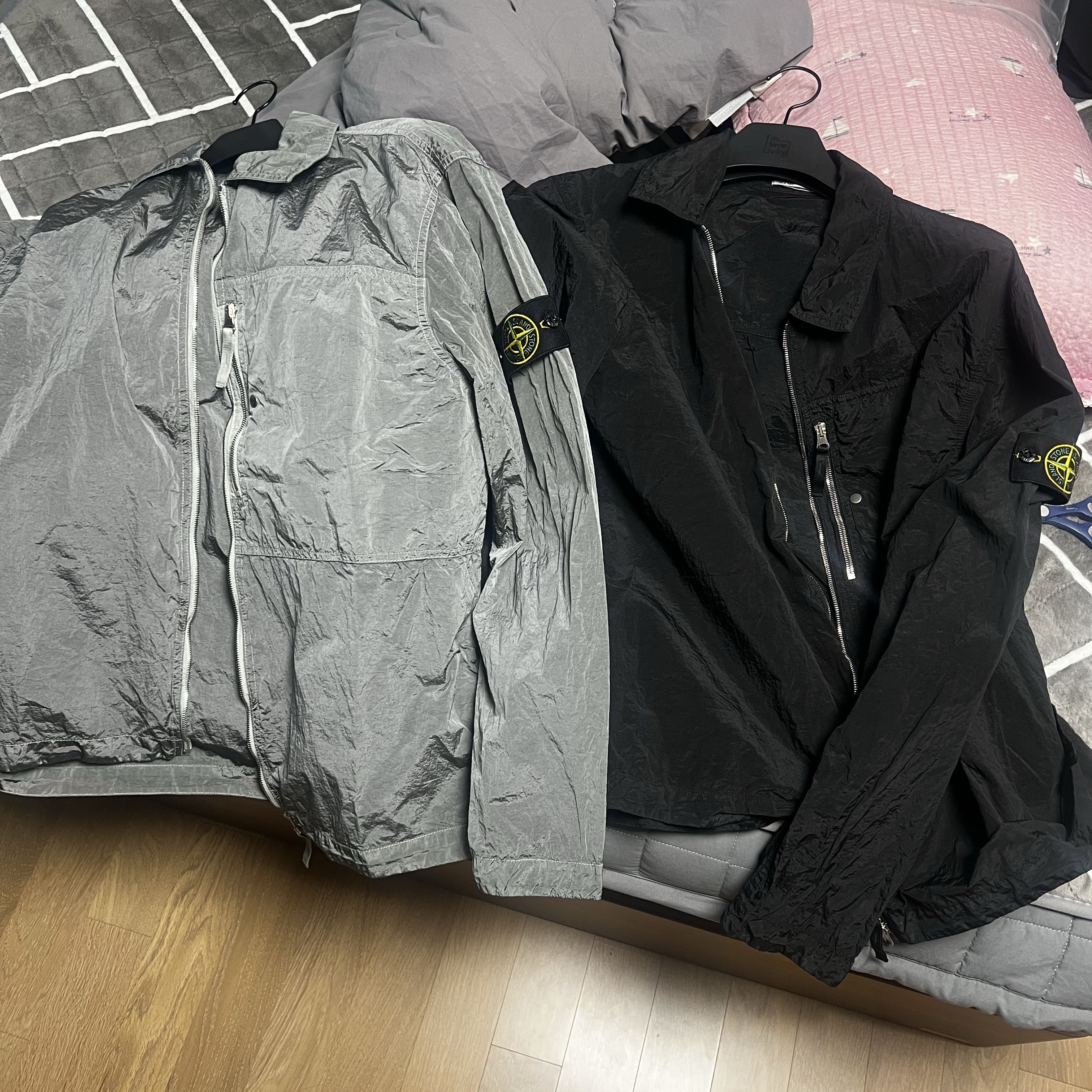 Stone Island 1200038 Nylon Metal In Econyl Regular-Fit Overshirt with Zip Pocket Pearl Grey - 26SS 착용 스타일 - 2