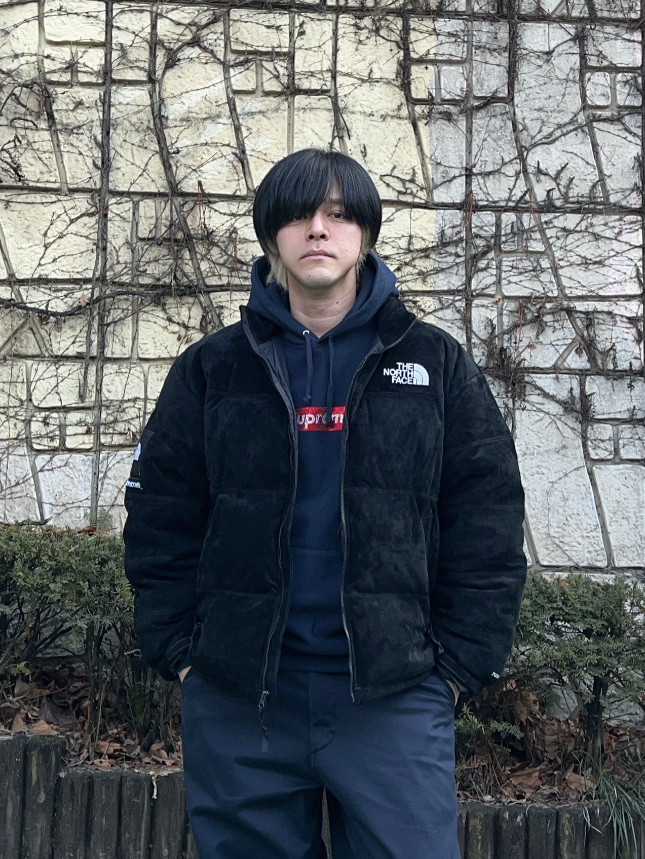 Supreme x The North Face Suede Nuptse Jacket Black - 23FW, Supreme Swarovski Box Logo Hooded Sweatshirt Navy - 19SS 착용 스타일 - 2