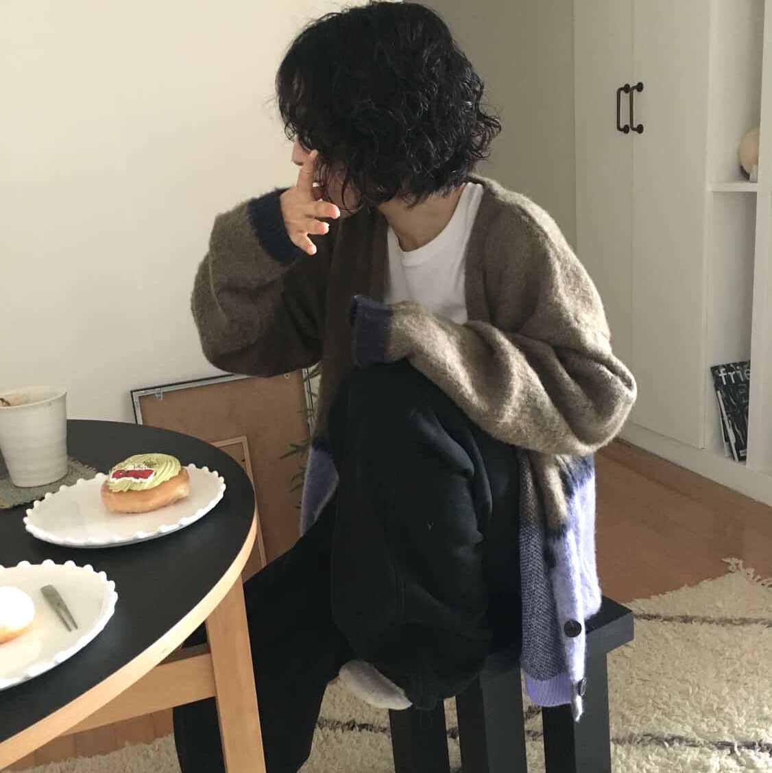 GONHEE LAY KNIT CARDIGAN_Khaki 착용 스타일 - 1