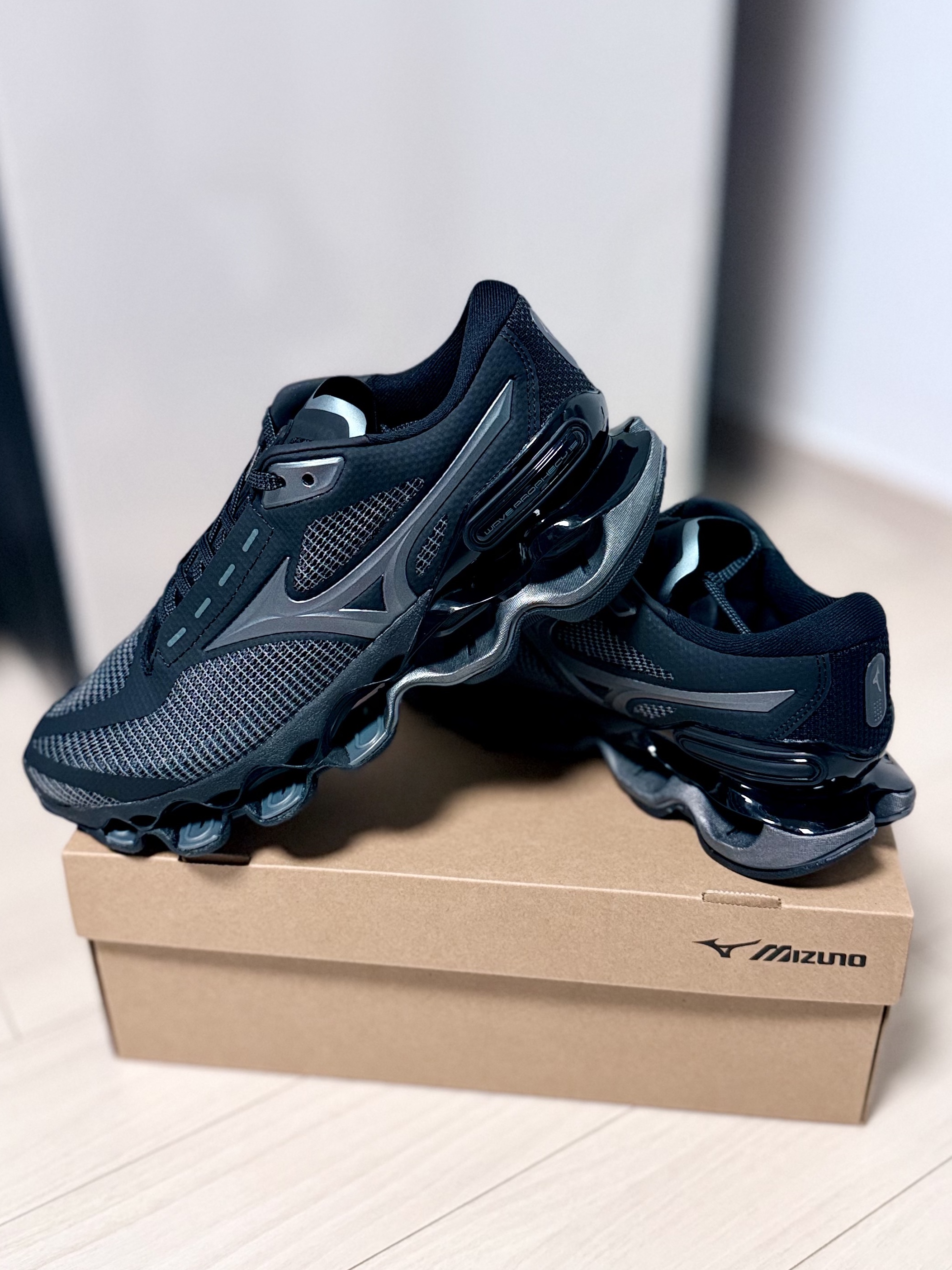 Mizuno Wave Prophecy 15 Black Gray Dark Gray 착용 스타일