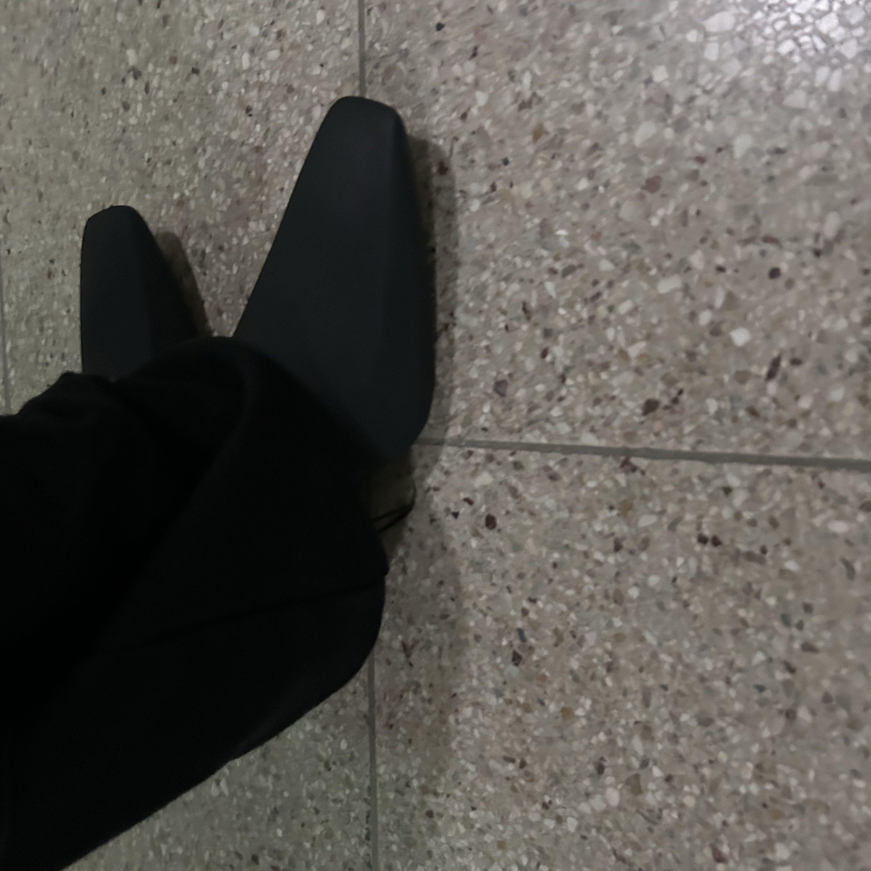 Balenciaga Rubber Space Shoe Matte Black 착용 스타일