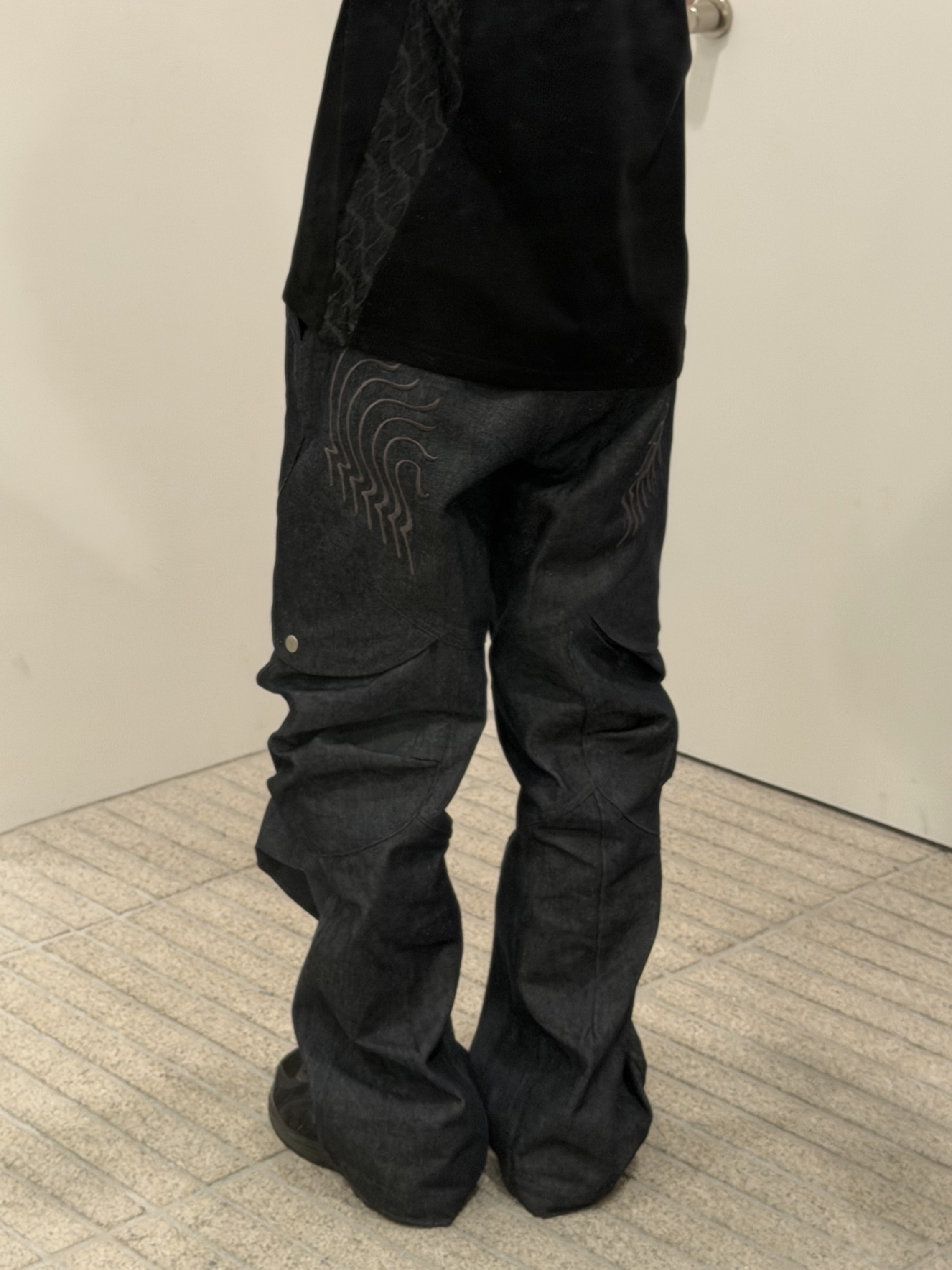 Xlim Ep.7/Sequence 01 T-Shirt Black, IGNOTA Core:14 Shell Cargo Pants Indigo 착용 스타일 - 1