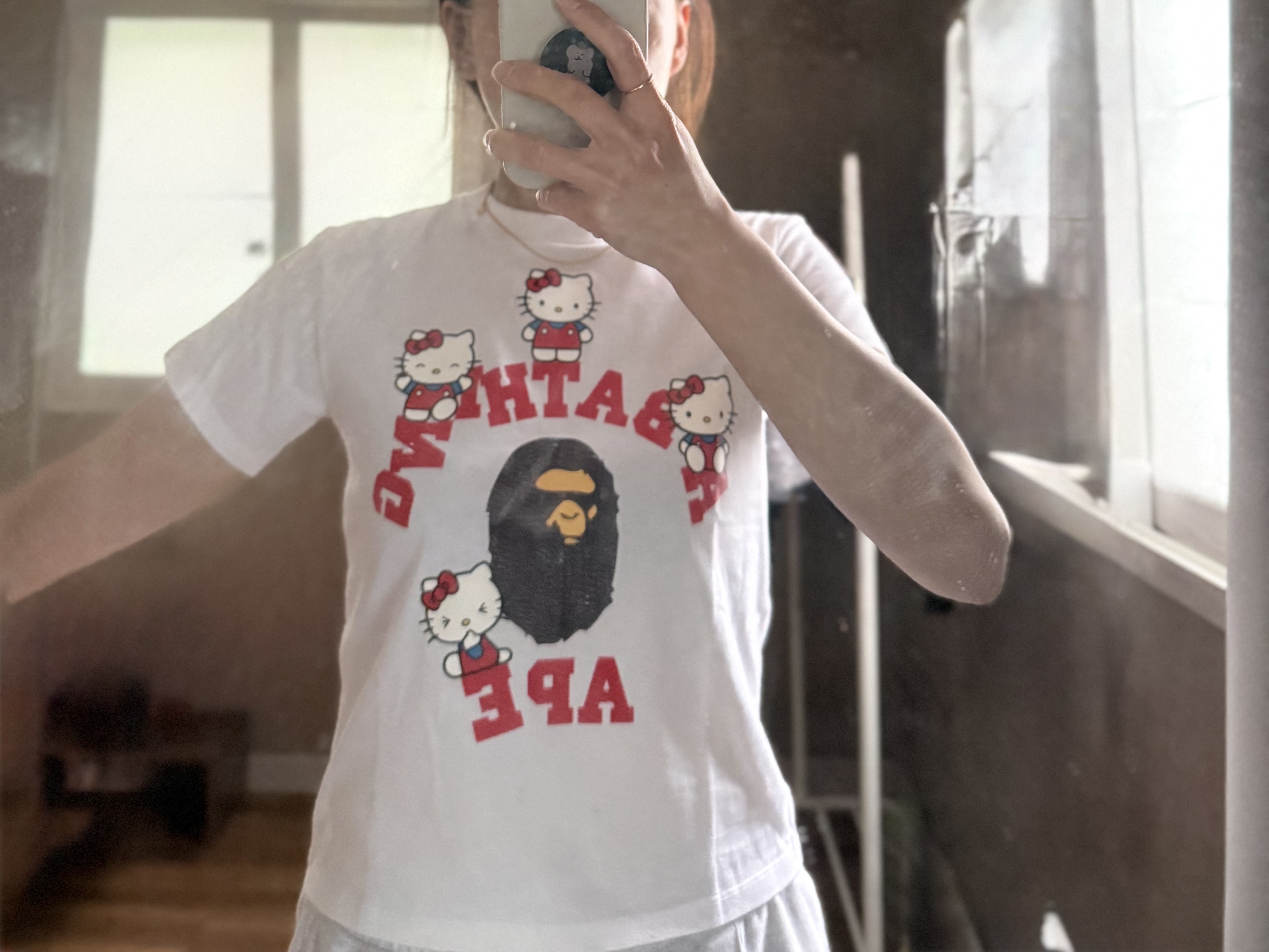 (W) BAPE x Sanrio Characters College Mini T-Shirt White 착용 스타일