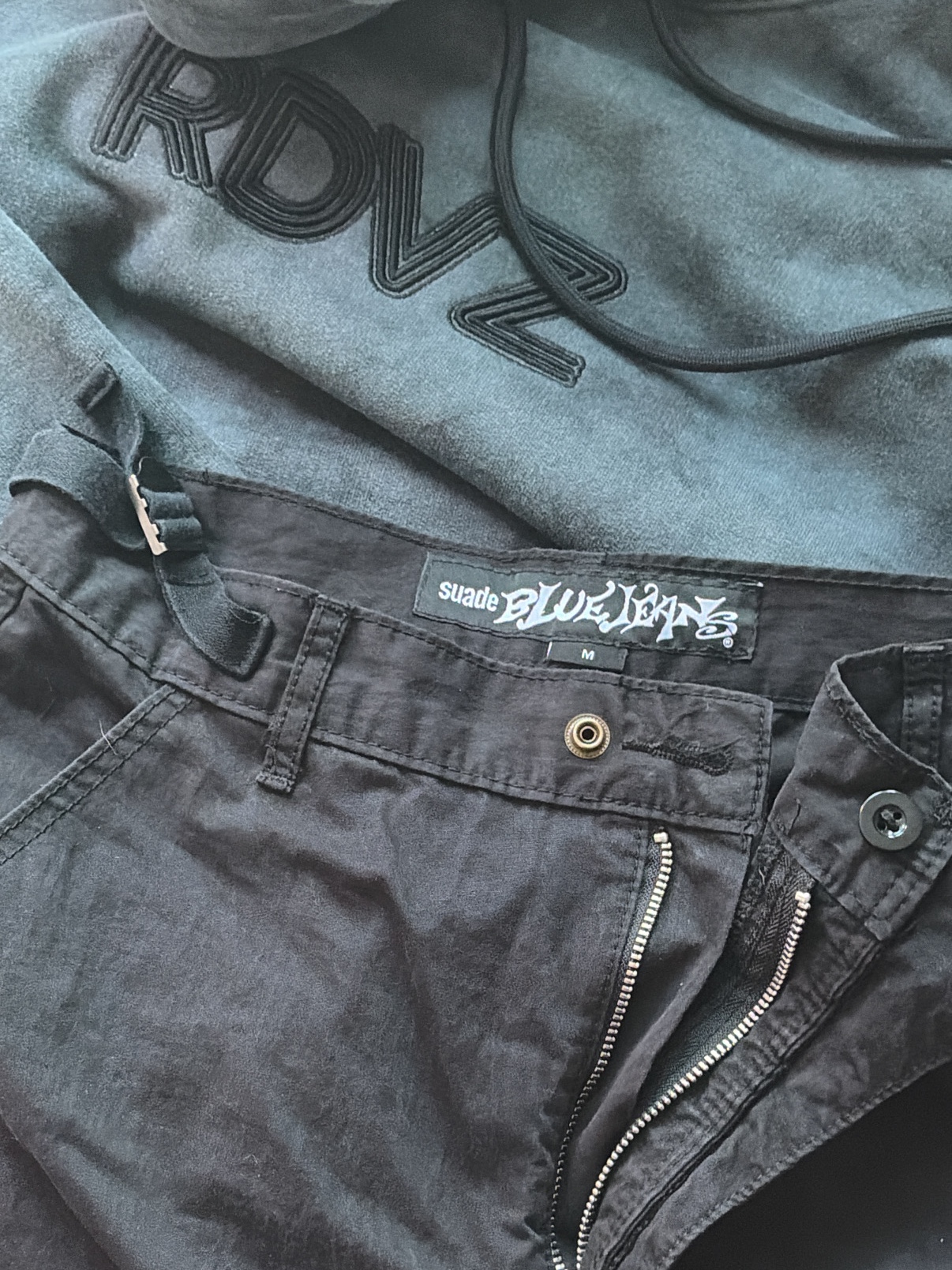 Suade Washed Cargo Pants Black 착용 스타일