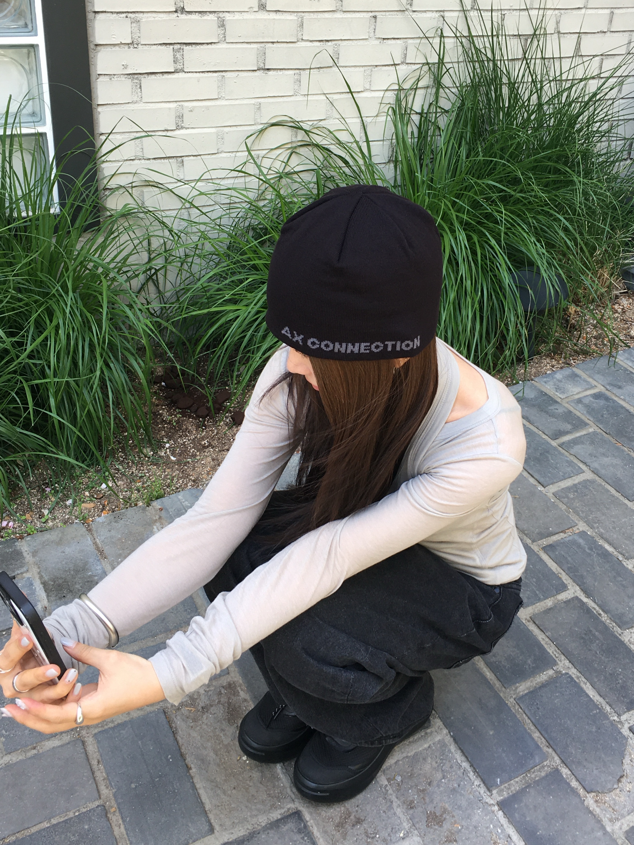 AX CONNECTION Compass Logo Beanie (Lightweight) 착용 스타일 - 1