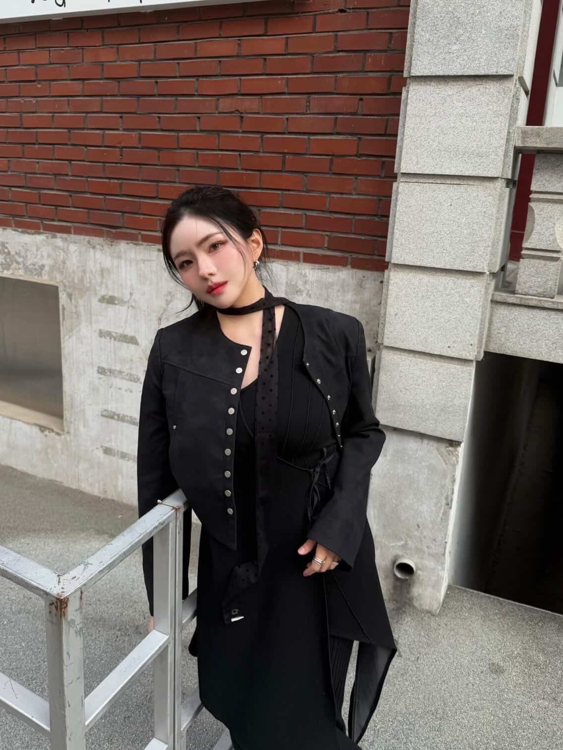 BLR Unbalanced Gradation One-Piece Black 착용 스타일