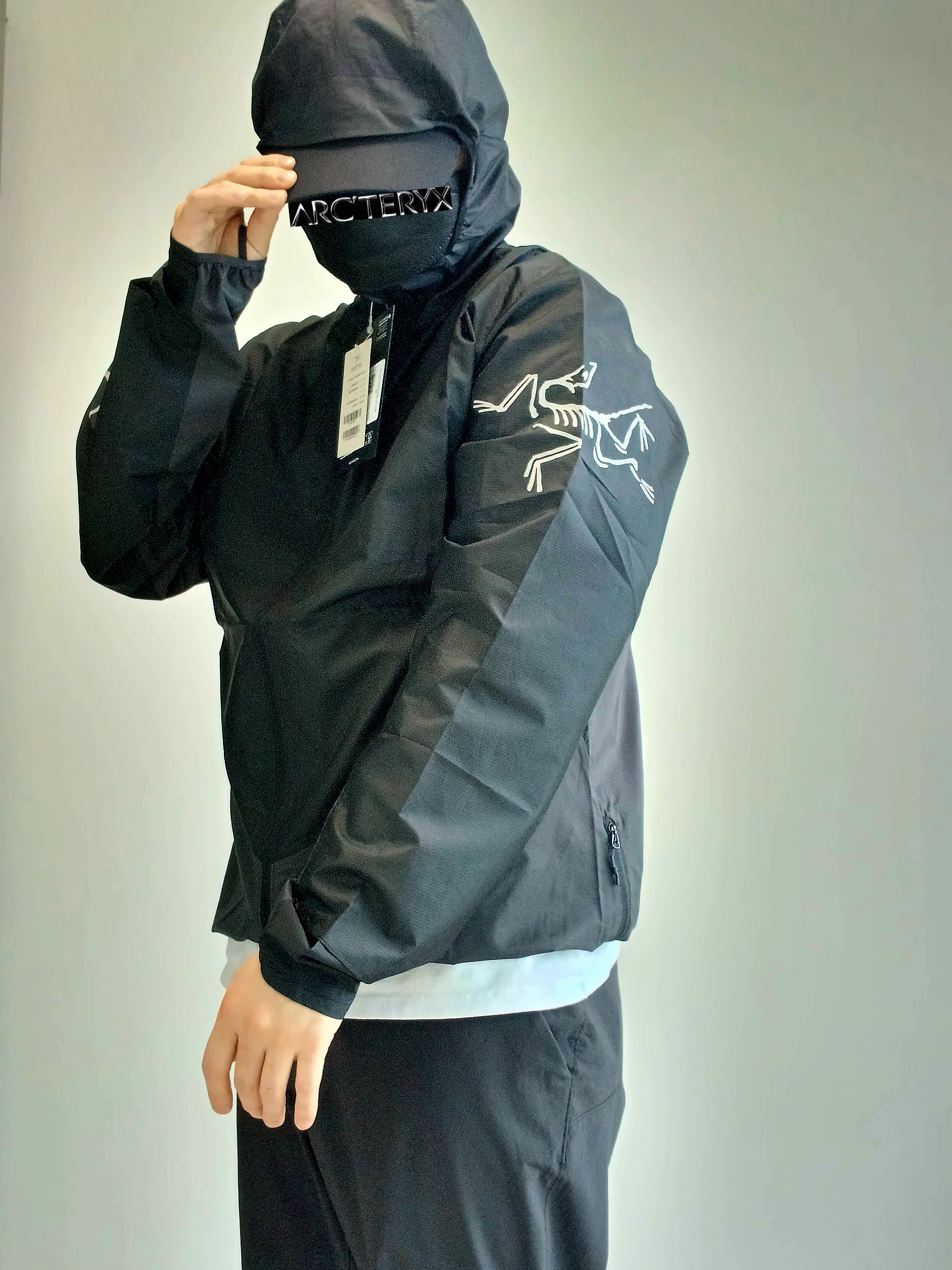 Patagonia Terrebonne Joggers Black, Arc'teryx Kragg SL Cotton Bird Word SS T-Shirt White Light Black 착용 스타일 - 4
