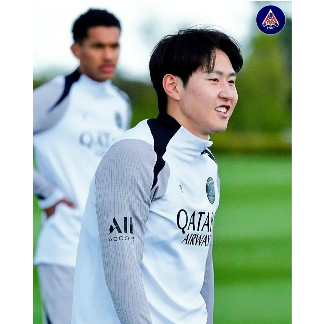 Jordan x Paris Saint-Germain Strike Night Edition Dri-Fit Football Knit Drill Top White Atmosphere Grey (IO4834-100) (Non Marking Ver.) 착용 스타일