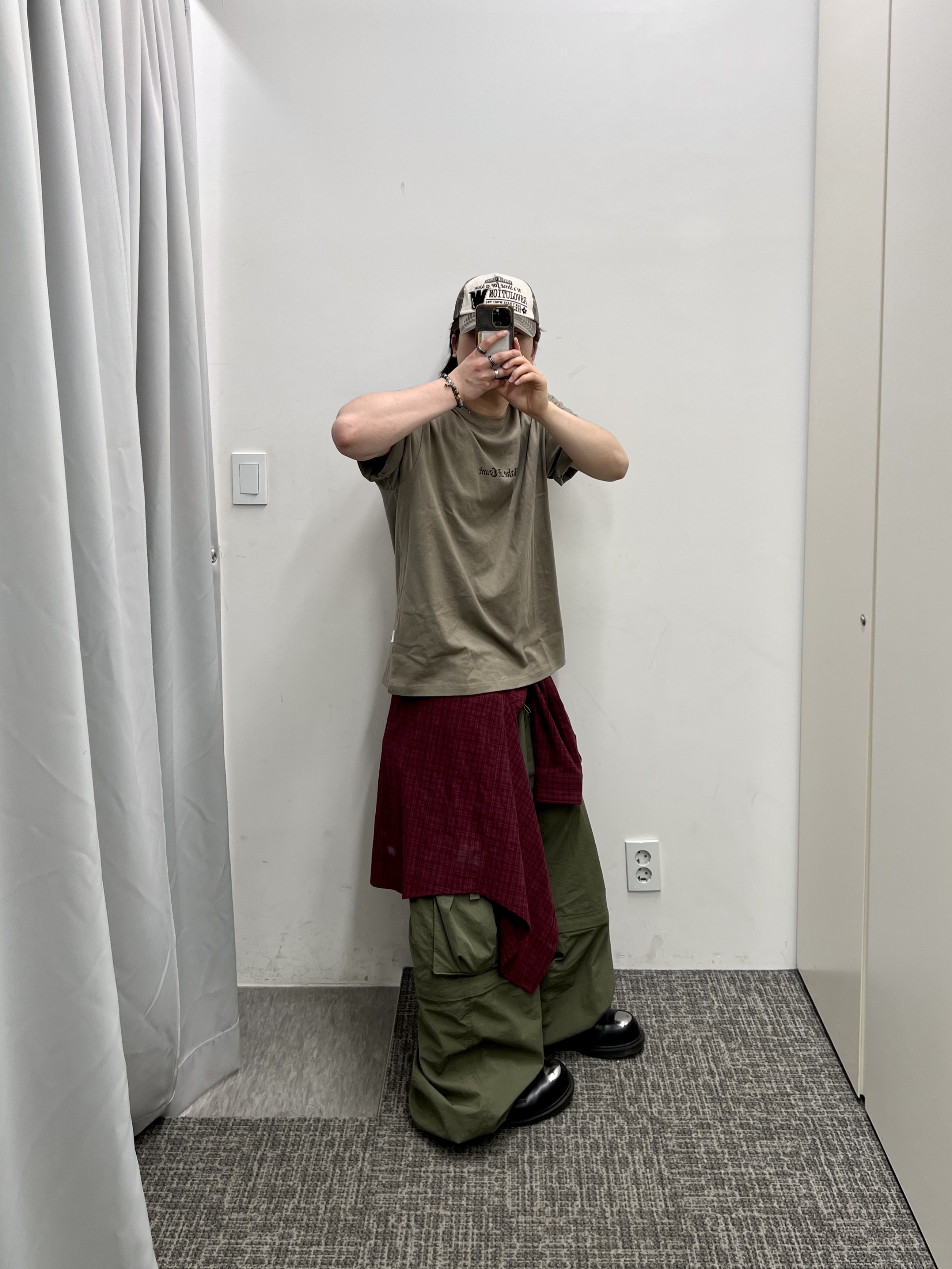 Ogarp Revolution 5-Pannel Cap Camo Brown, Dr. Martens 1461 Bex Steel Toe Overdrive Black 착용 스타일 - 1