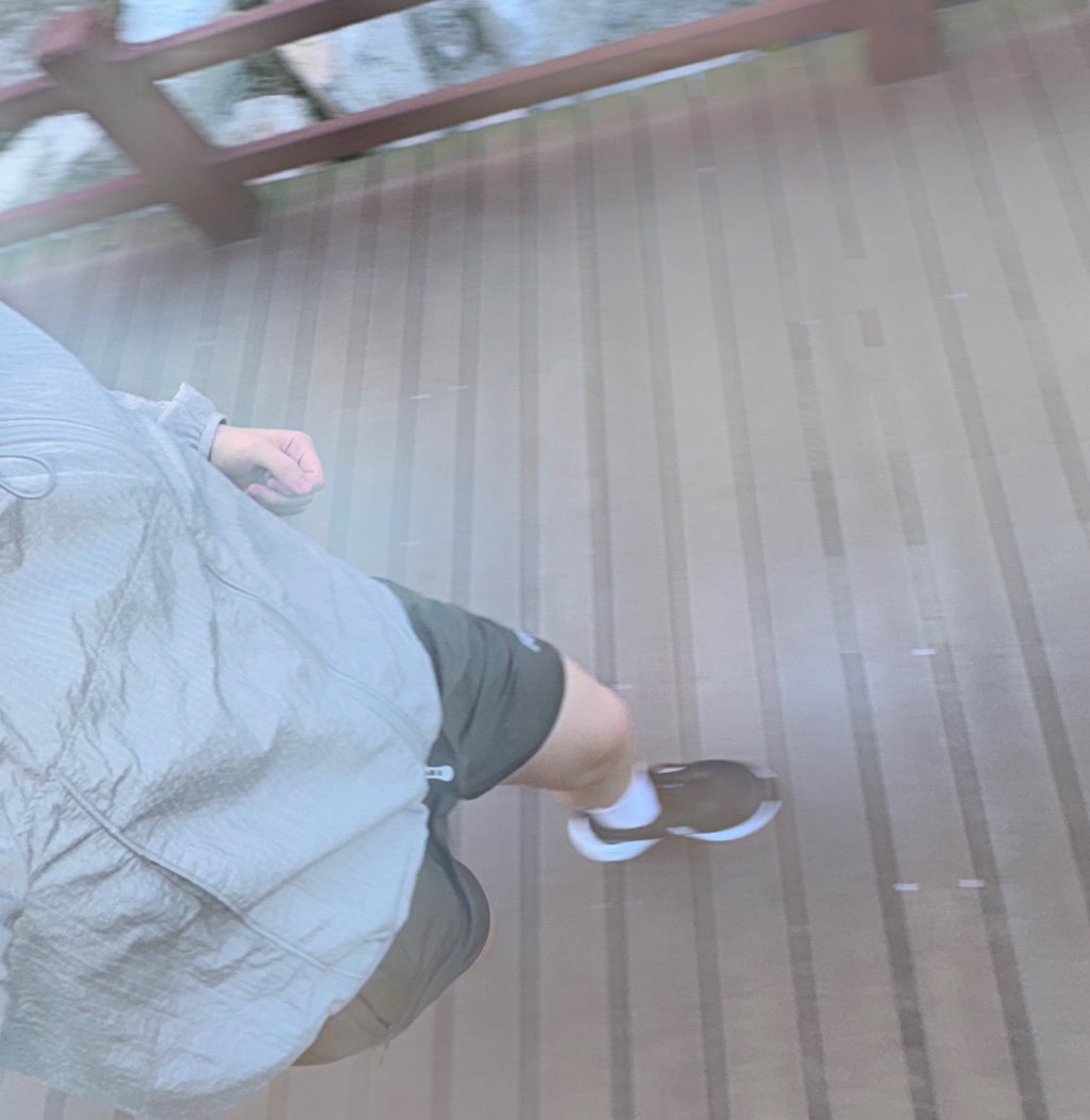[KREAM 단독] runwhither Windbreaker Jacket V2 Gray 착용 스타일
