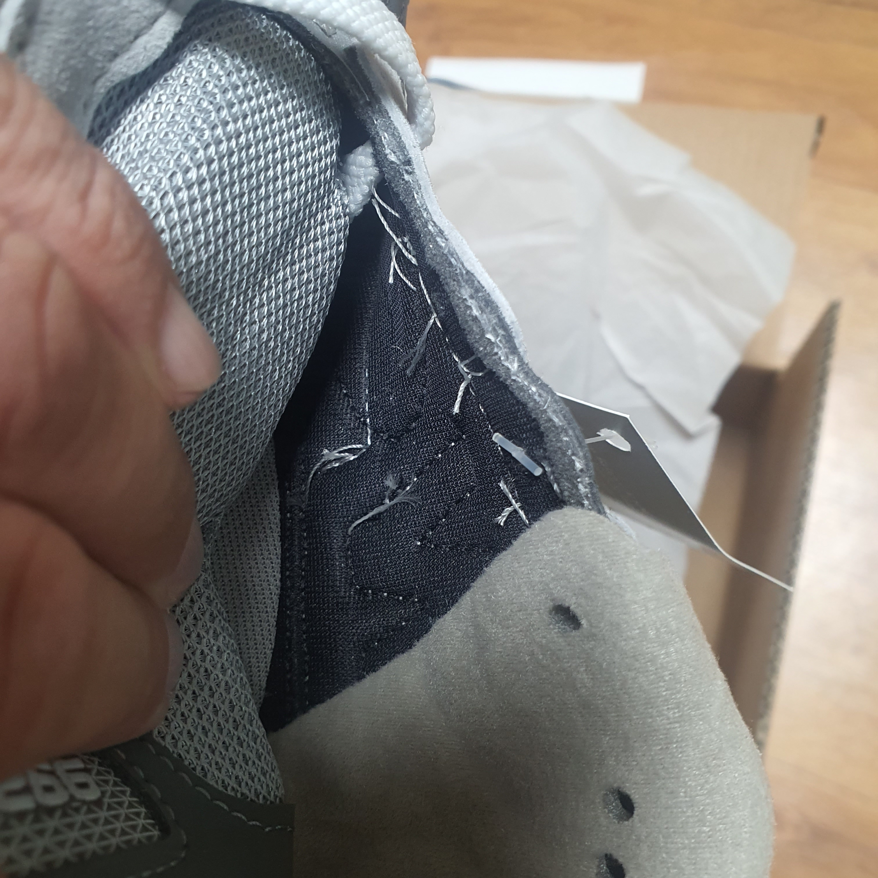 New Balance 992 Made in USA Core Grey Silver Metallic 착용 스타일 - 2