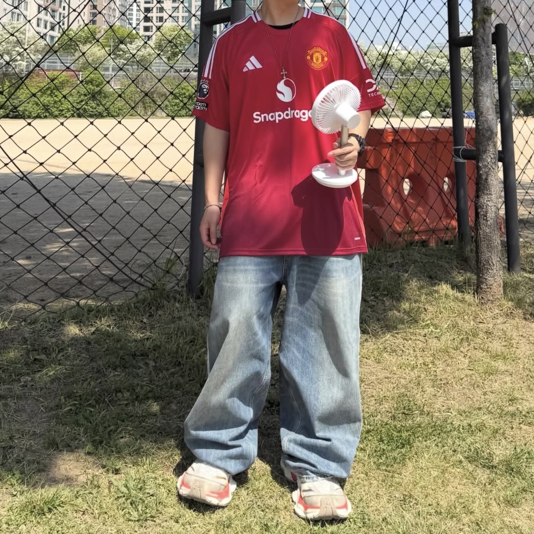 Balenciaga Cargo Sneakers Beige Grey Red, Adidas Manchester United 2024/25 Home Jersey Manchester United FC Red - KR Sizing (Non Marking Ver.) 착용 스타일