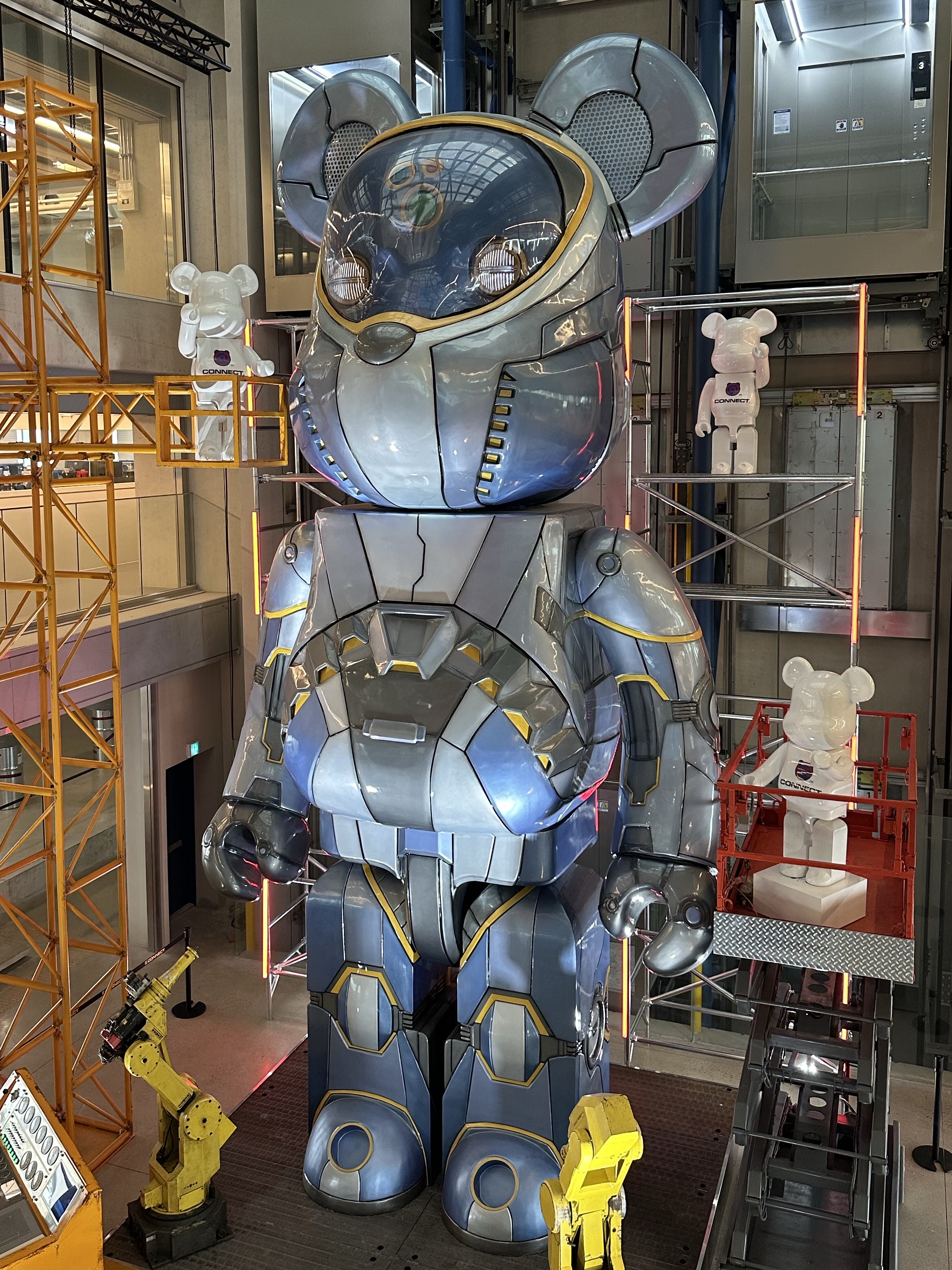 Bearbrick x MoMA Salvador Dali The Persistence of Memory 1000%, Bearbrick x MoMA Salvador Dali The Persistence of Memory 100% & 400% Set 착용 스타일 - 6