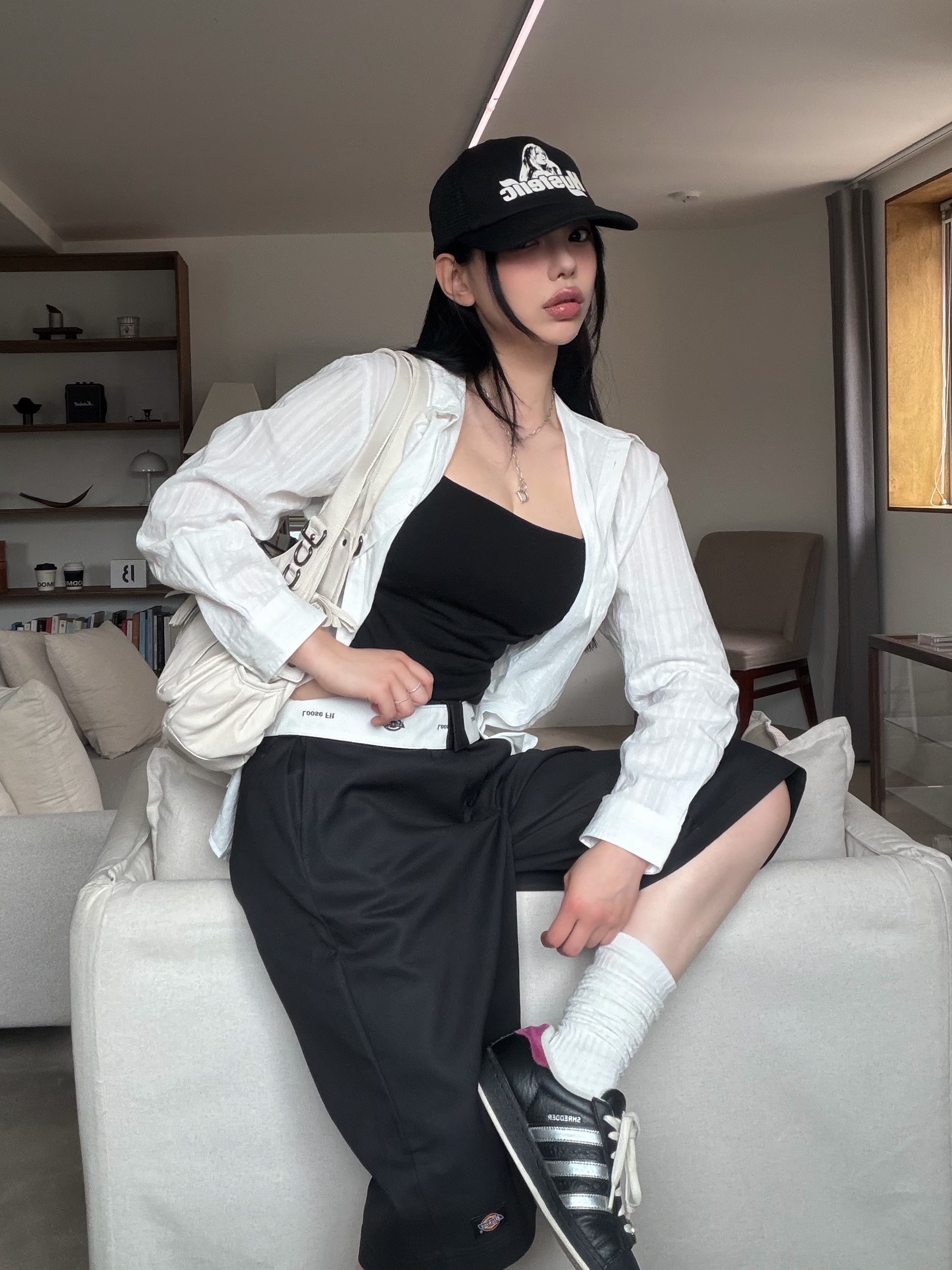Dickies Loose Fit 13 Inch Flat Front Work Shorts Black, Adidas x Teenage Mutant Ninja Turtles Superstar Shelltoe Core Black Silver Metallic 착용 스타일 - 1