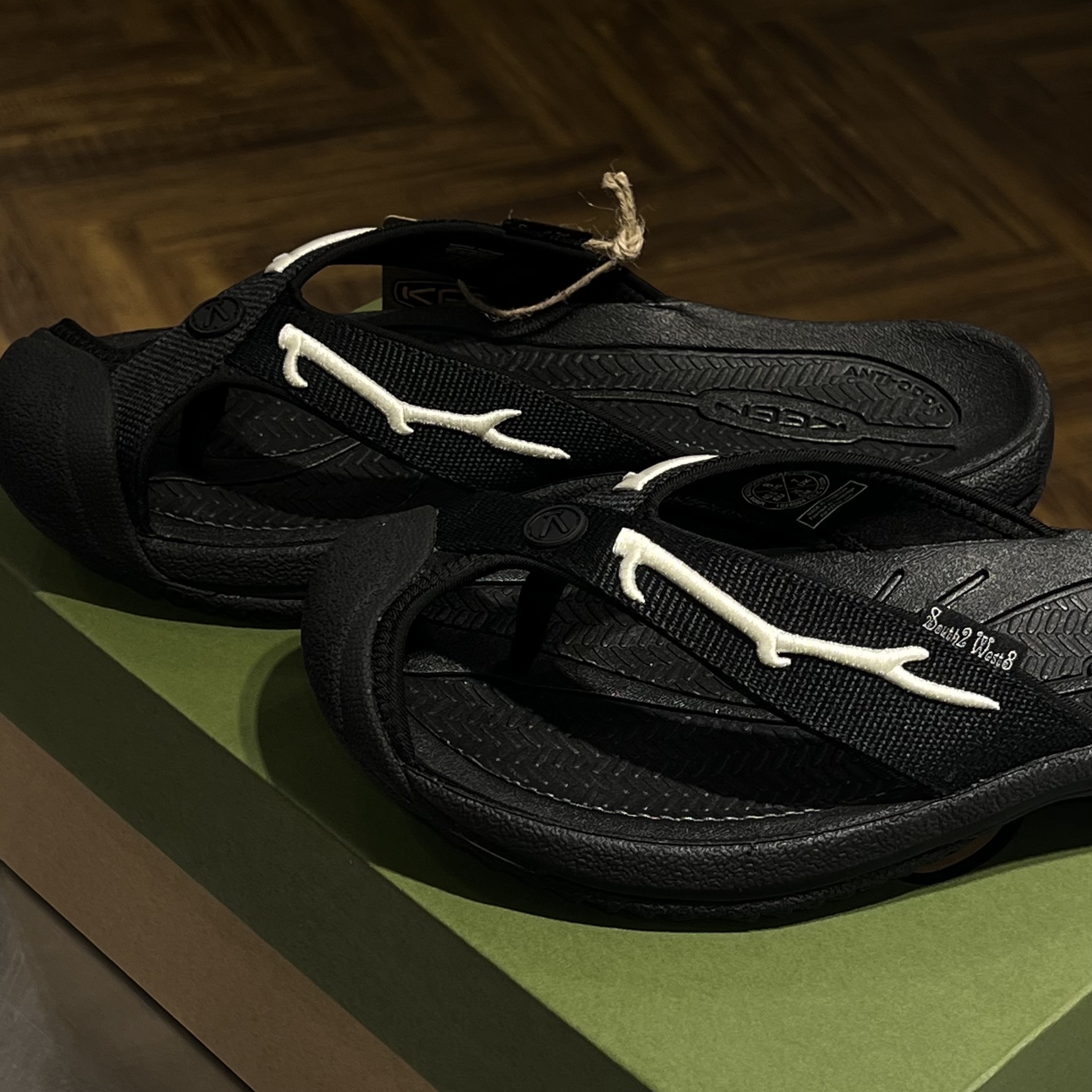 Keen x South2 West8 Waimea H2 Deer Horn Embossed 착용 스타일 - 1
