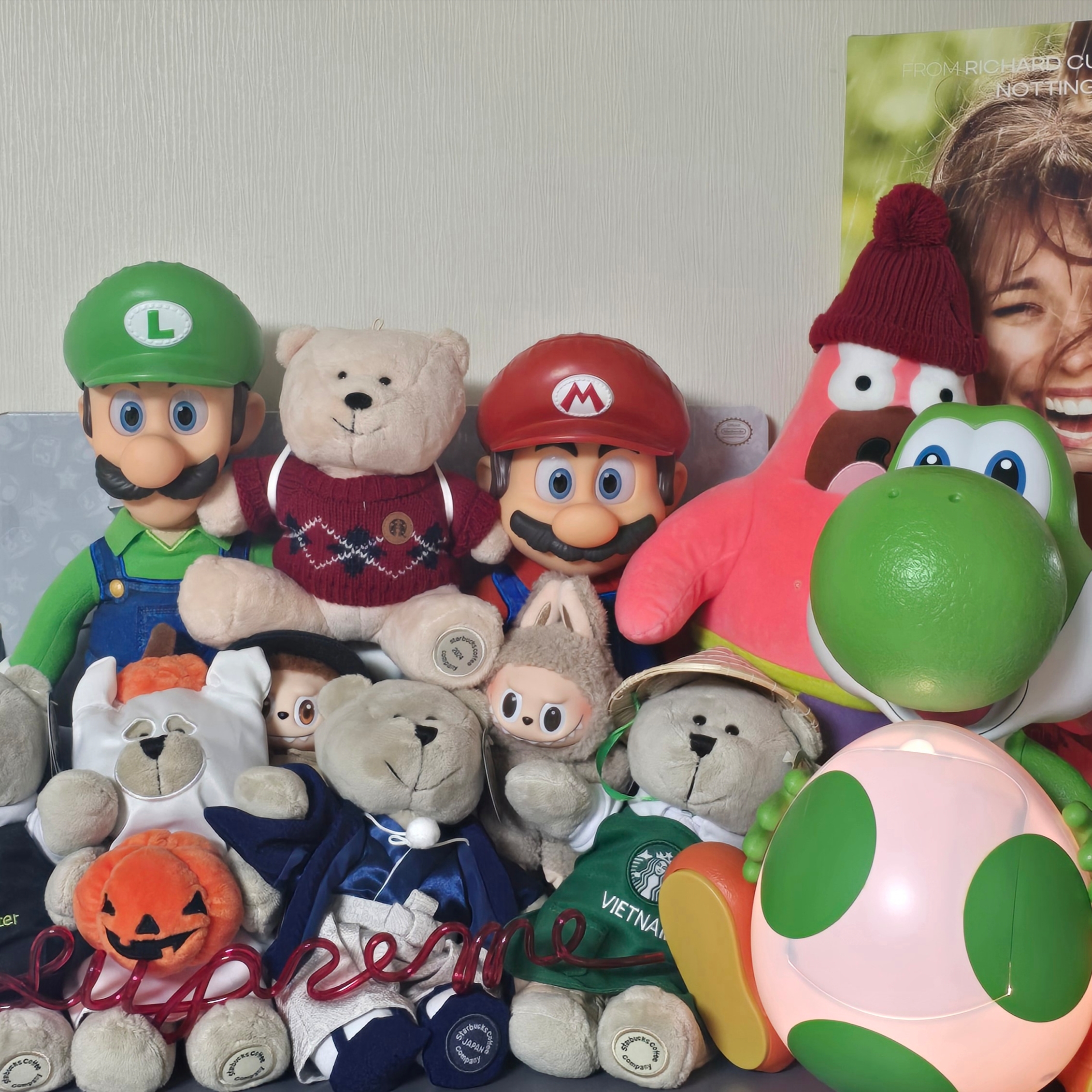 CGV x Super Mario Yoshi Popcorn Bucket 착용 스타일 - 2