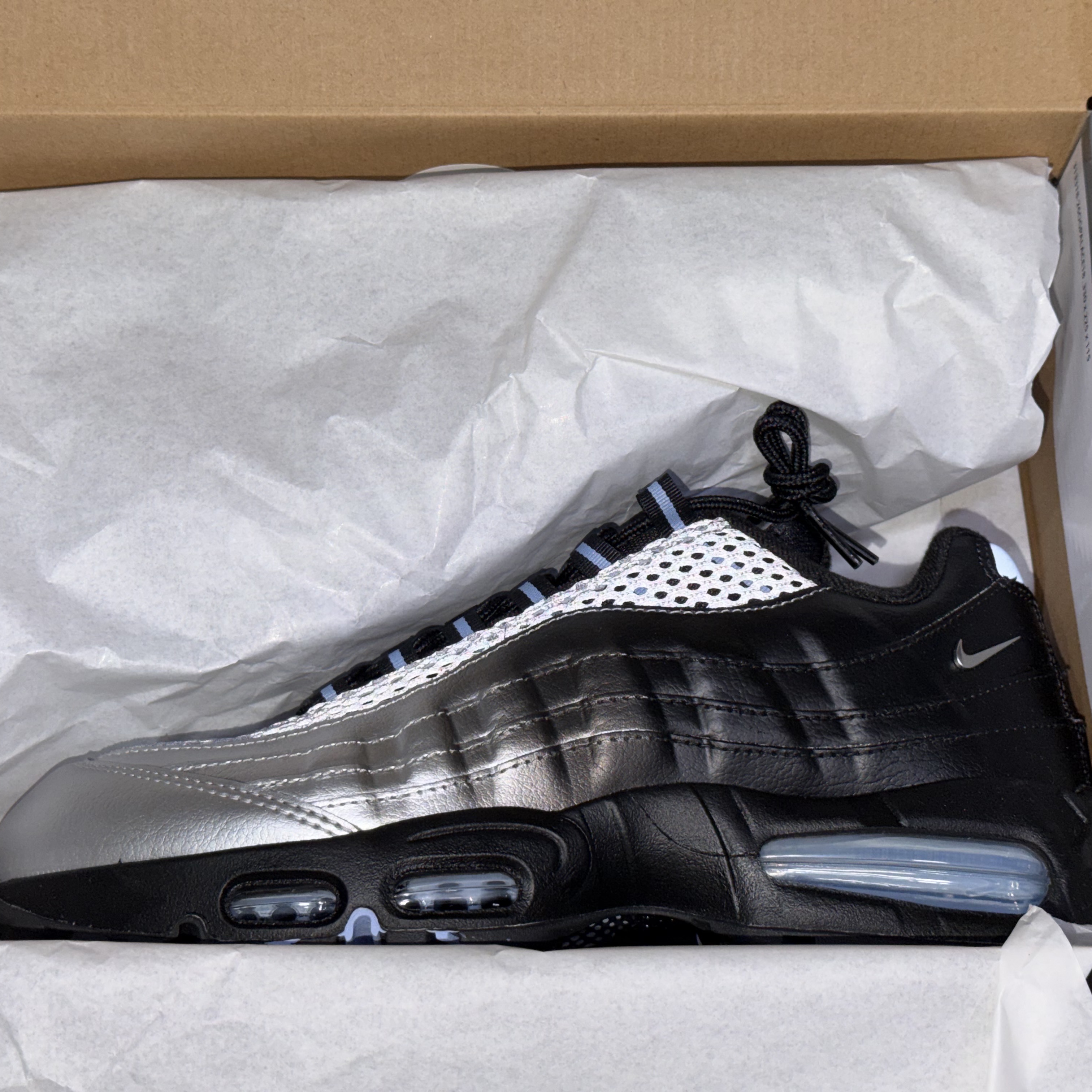 Nike x Palace Air Max 95 Metallic Silver Aluminum 착용 스타일