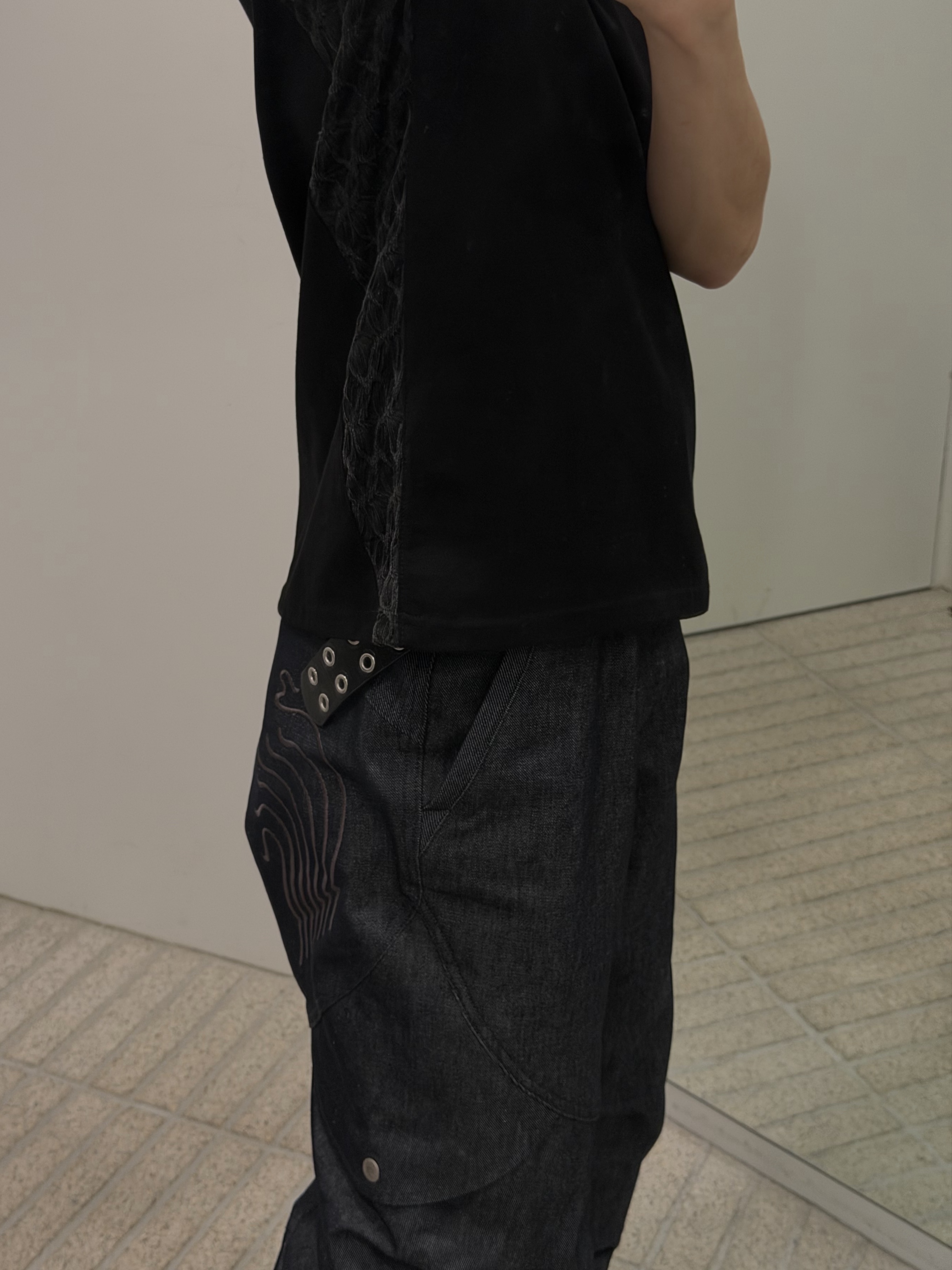 Xlim Ep.7/Sequence 01 T-Shirt Black, IGNOTA Core:14 Shell Cargo Pants Indigo 착용 스타일 - 2