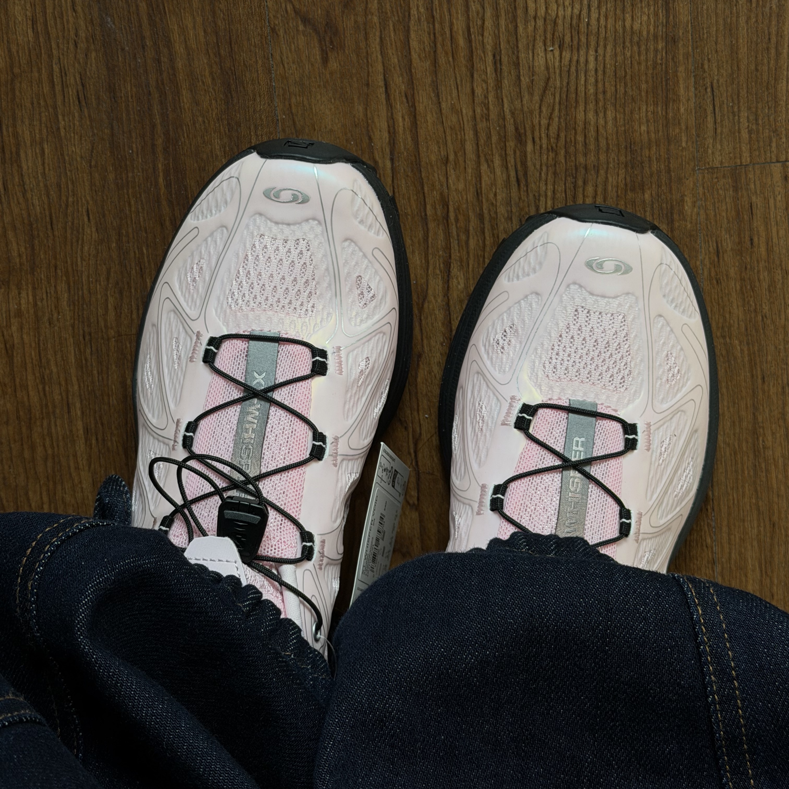 Salomon XT-Whisper Void Icy Pink Black 착용 스타일