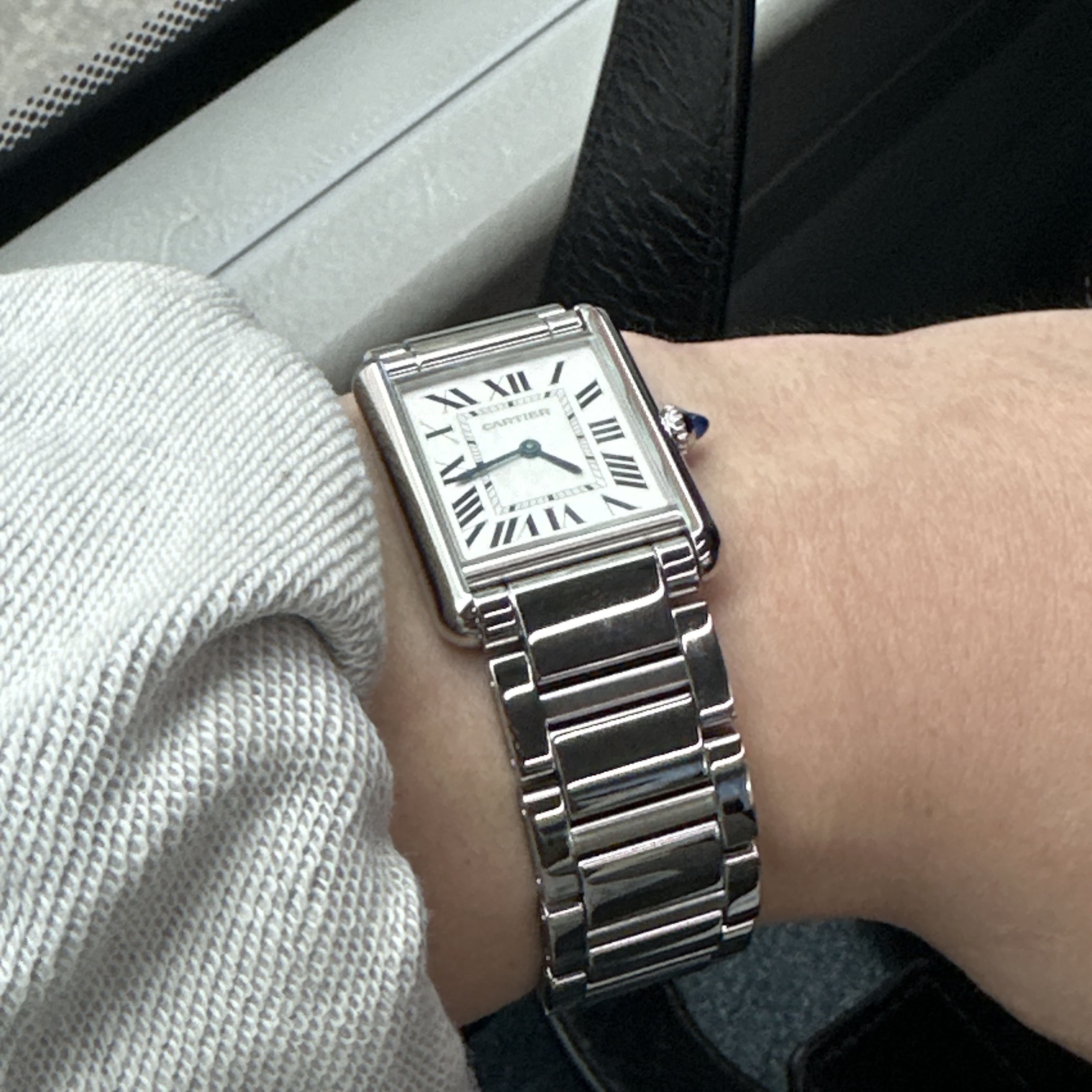 Cartier Tank Must Watch Large Quartz Steel Bracelet Steel 착용 스타일