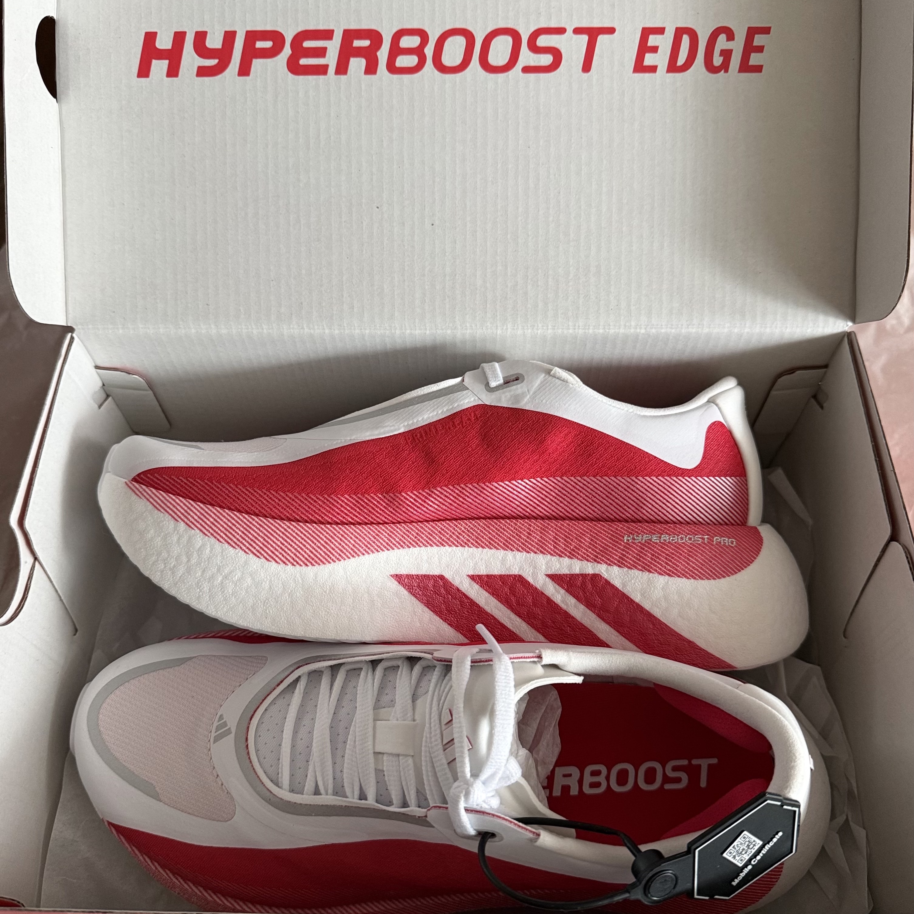 Adidas Hyperboost Edge Cloud White Pure Ruby 착용 스타일
