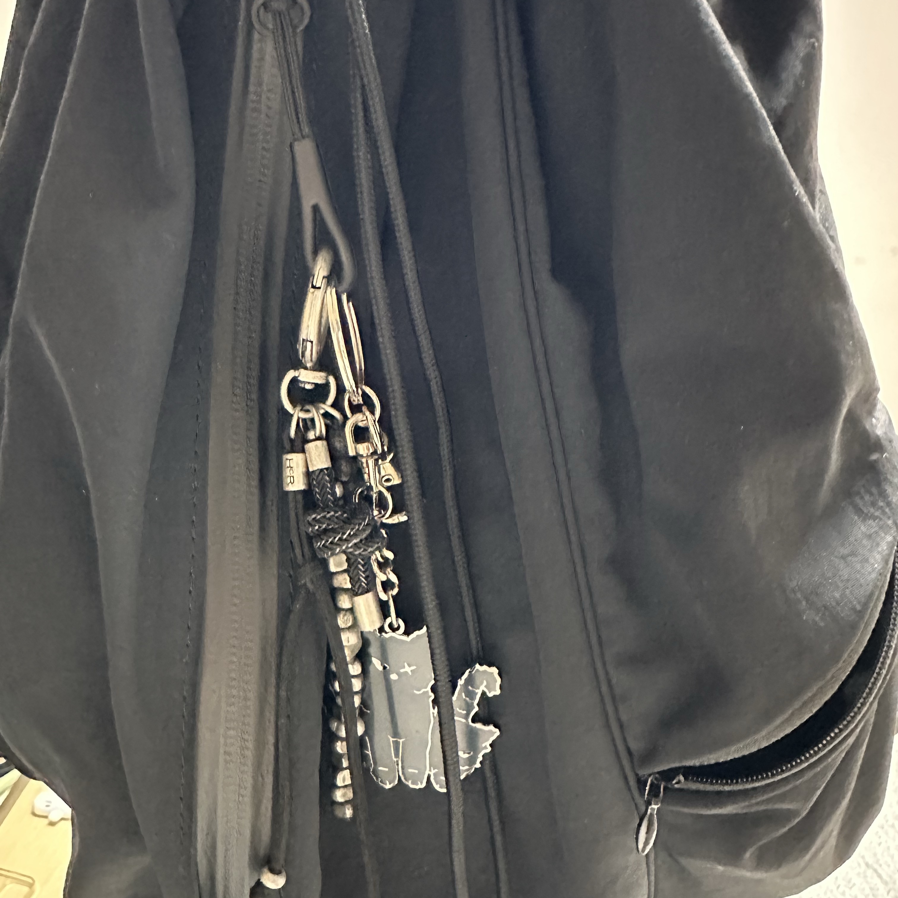 Hatchingroom Stone Ball Keyring 착용 스타일