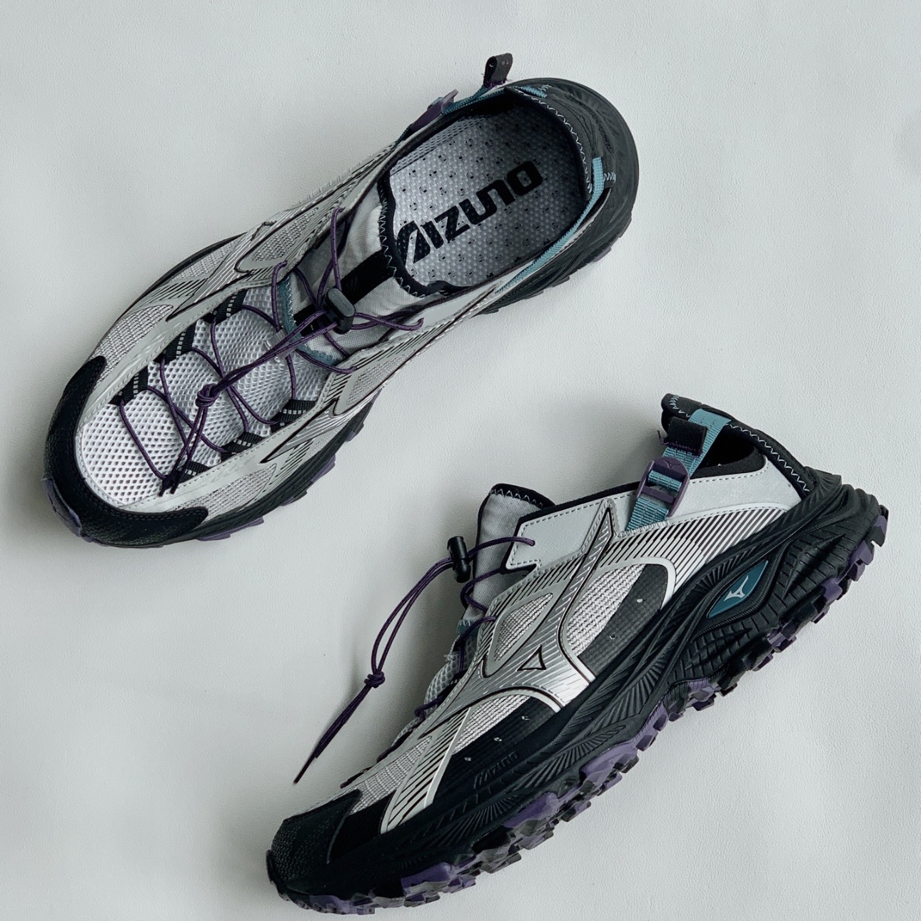 Mizuno Racer Trail SE V2 Gorpcore Silver Black 착용 스타일 - 1
