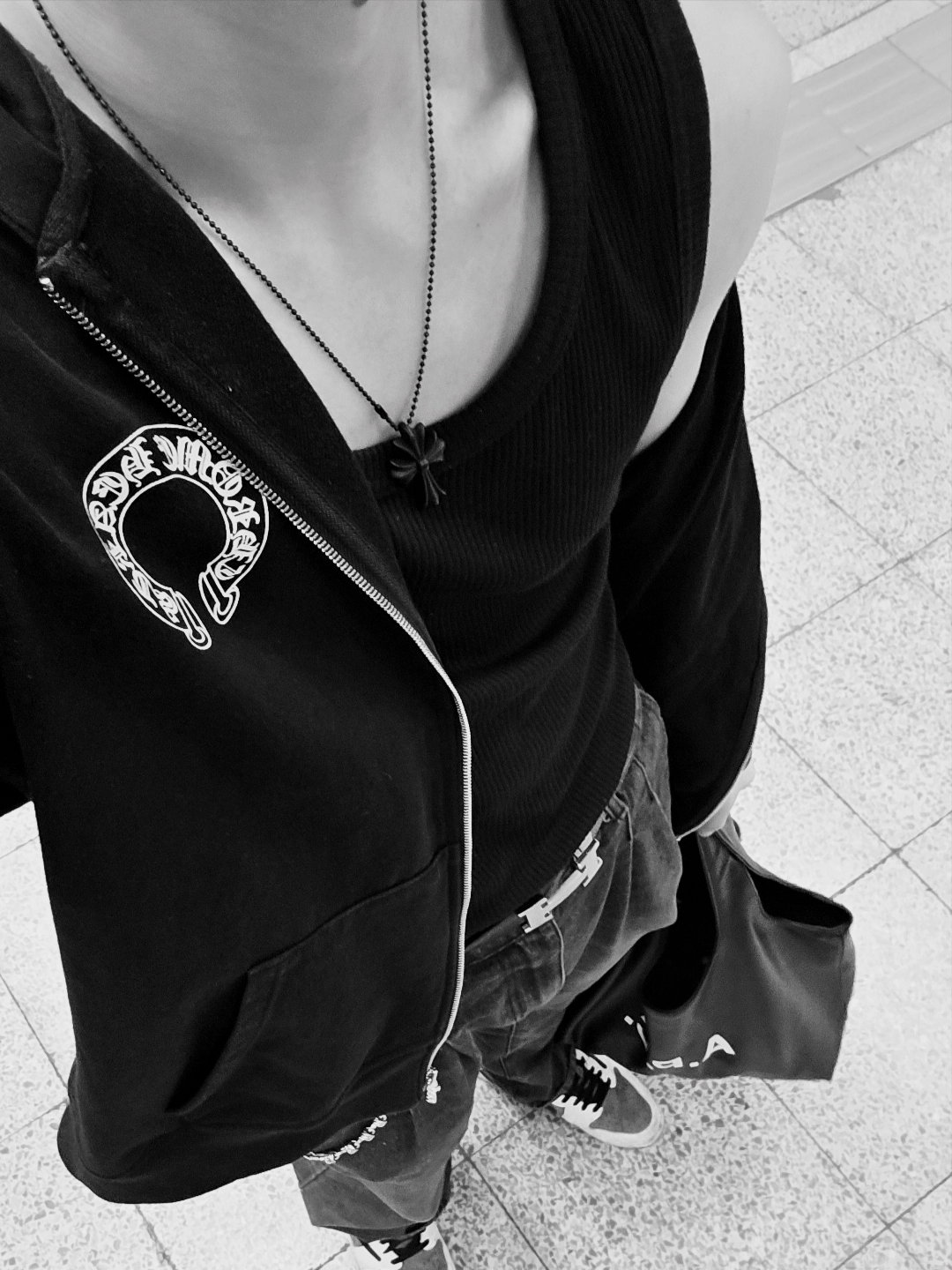Chrome Hearts Horseshoe Floral Fleece Zip-Up Hoodie Black, Chrome Hearts Silichrome CH Cross Pendant Black 2022/2023/2025 착용 스타일