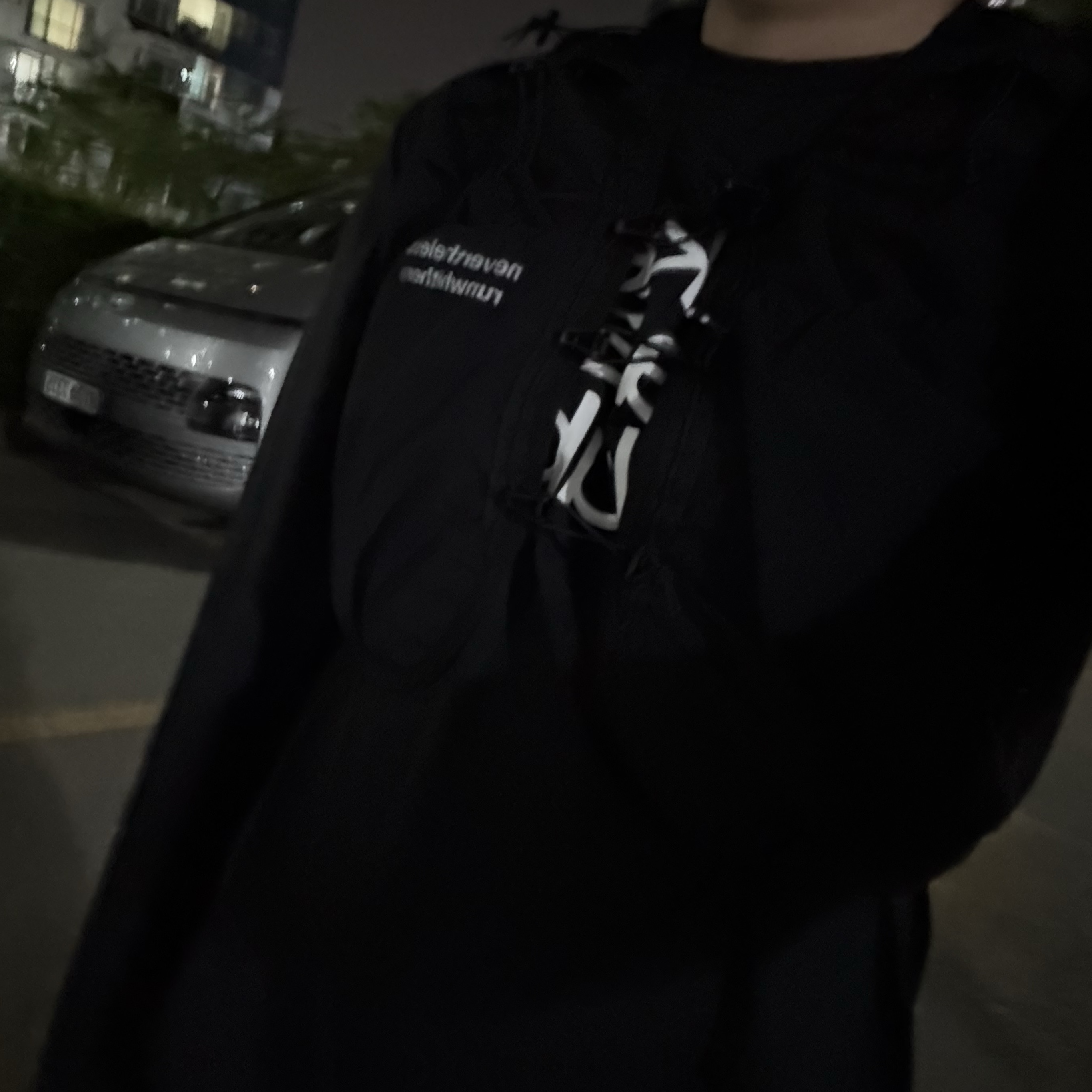 [KREAM 단독] runwhither Trail Running Vest Black 착용 스타일 - 1