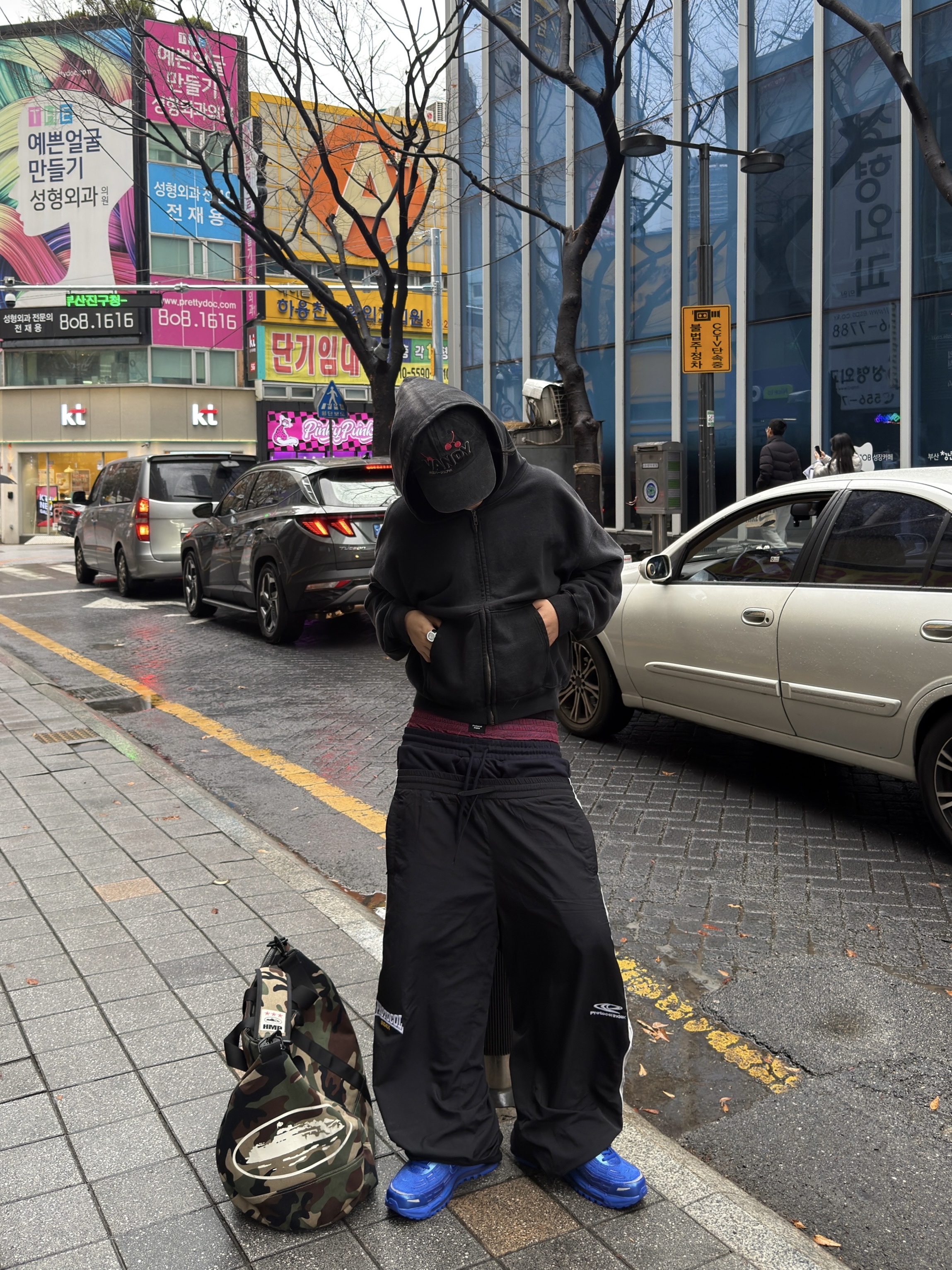 Protocol Index 3 Layered Track Pants Black, Nike Air Max TL 2.5 Hyper Royal Metallic Silver 착용 스타일 - 3