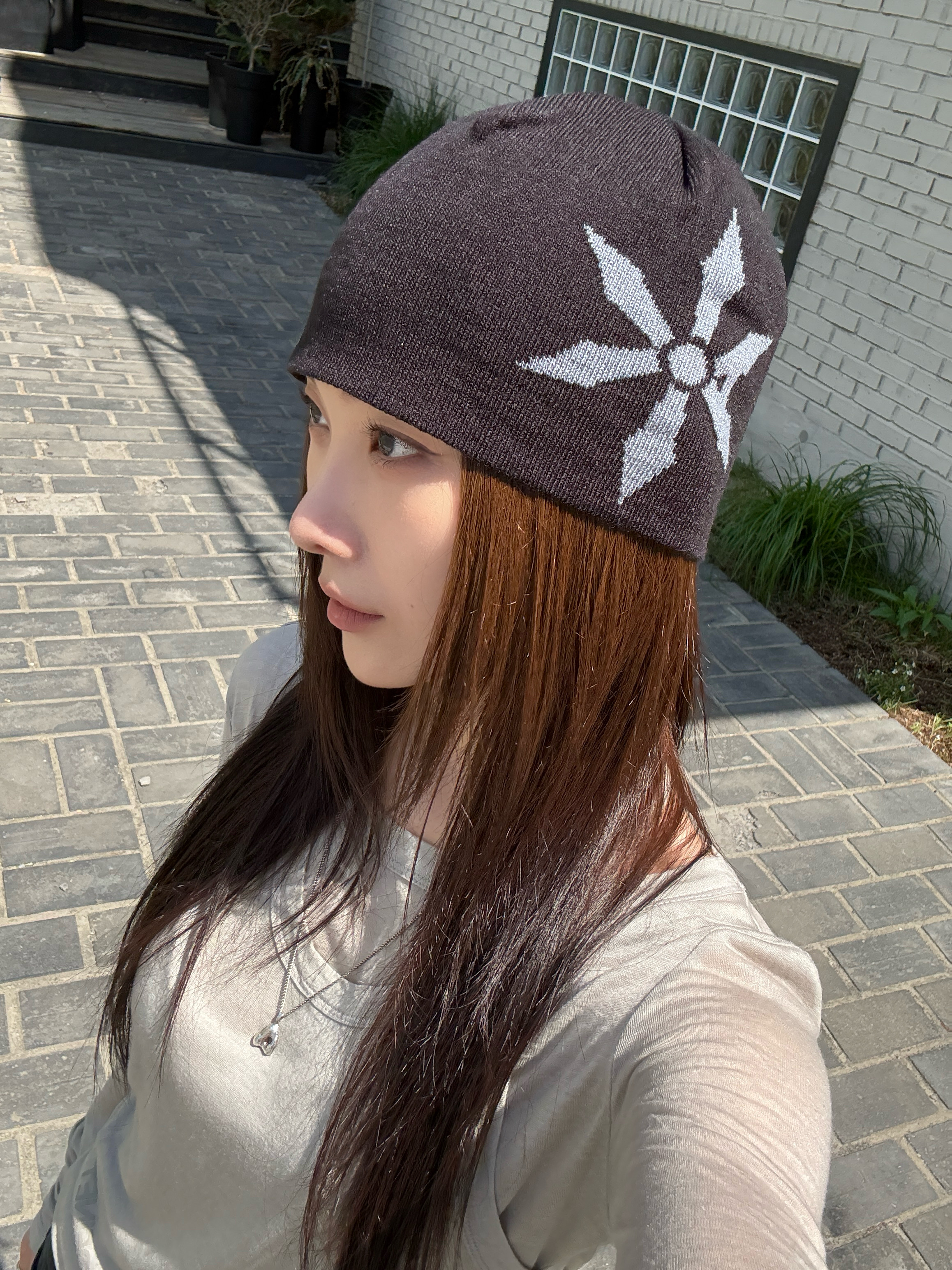 AX CONNECTION Compass Logo Beanie (Lightweight) 착용 스타일 - 1