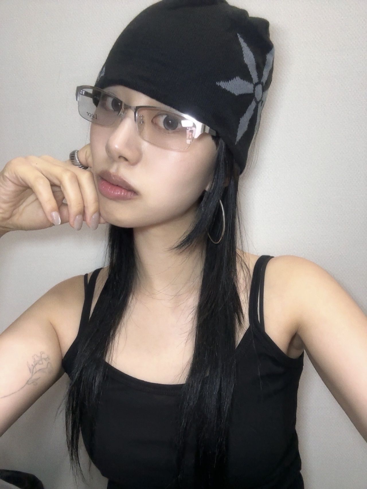 AX CONNECTION Compass Logo Beanie (Lightweight) 착용 스타일