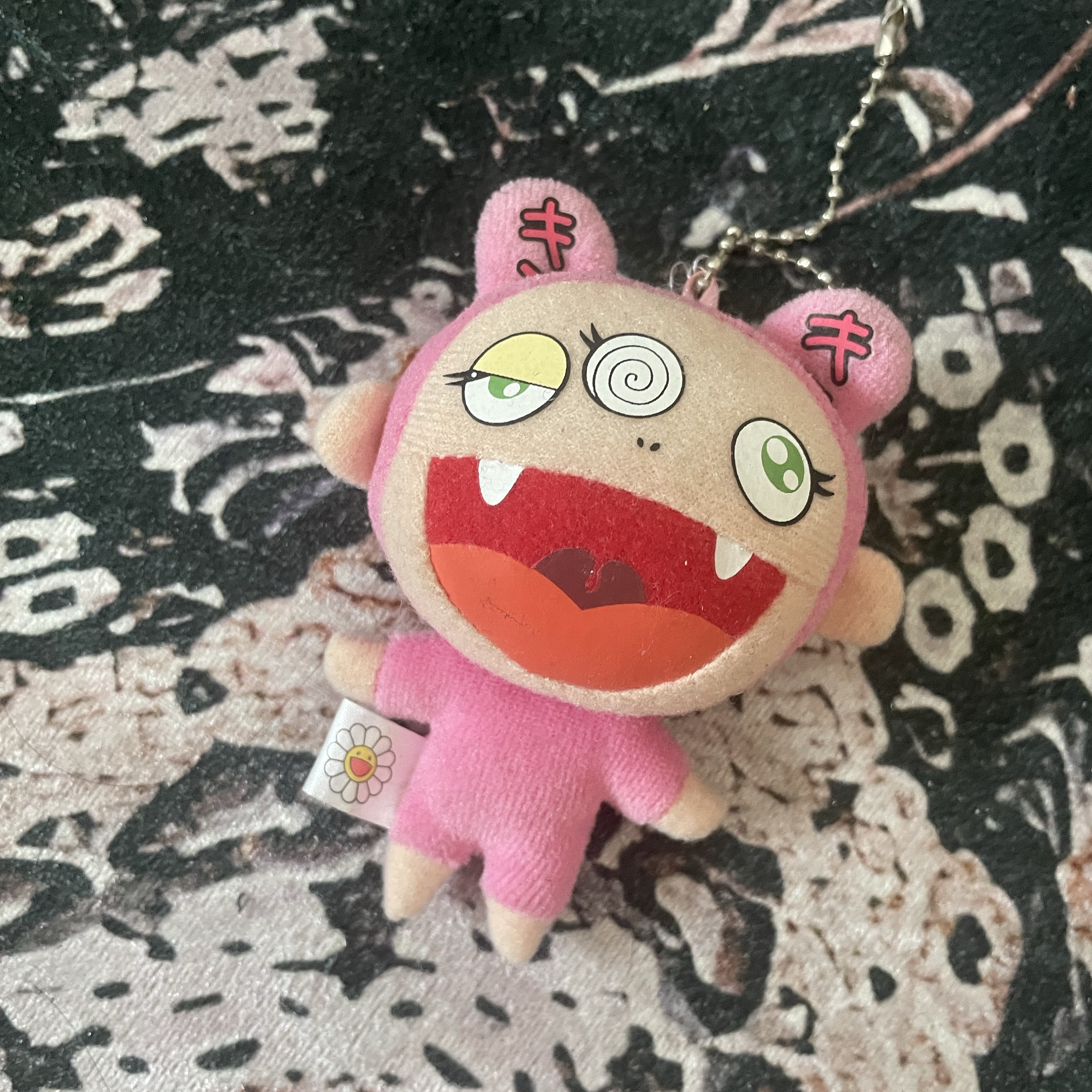 Kaikai Kiki Kiki Mini Plush Figure Keychain Pink 착용 스타일