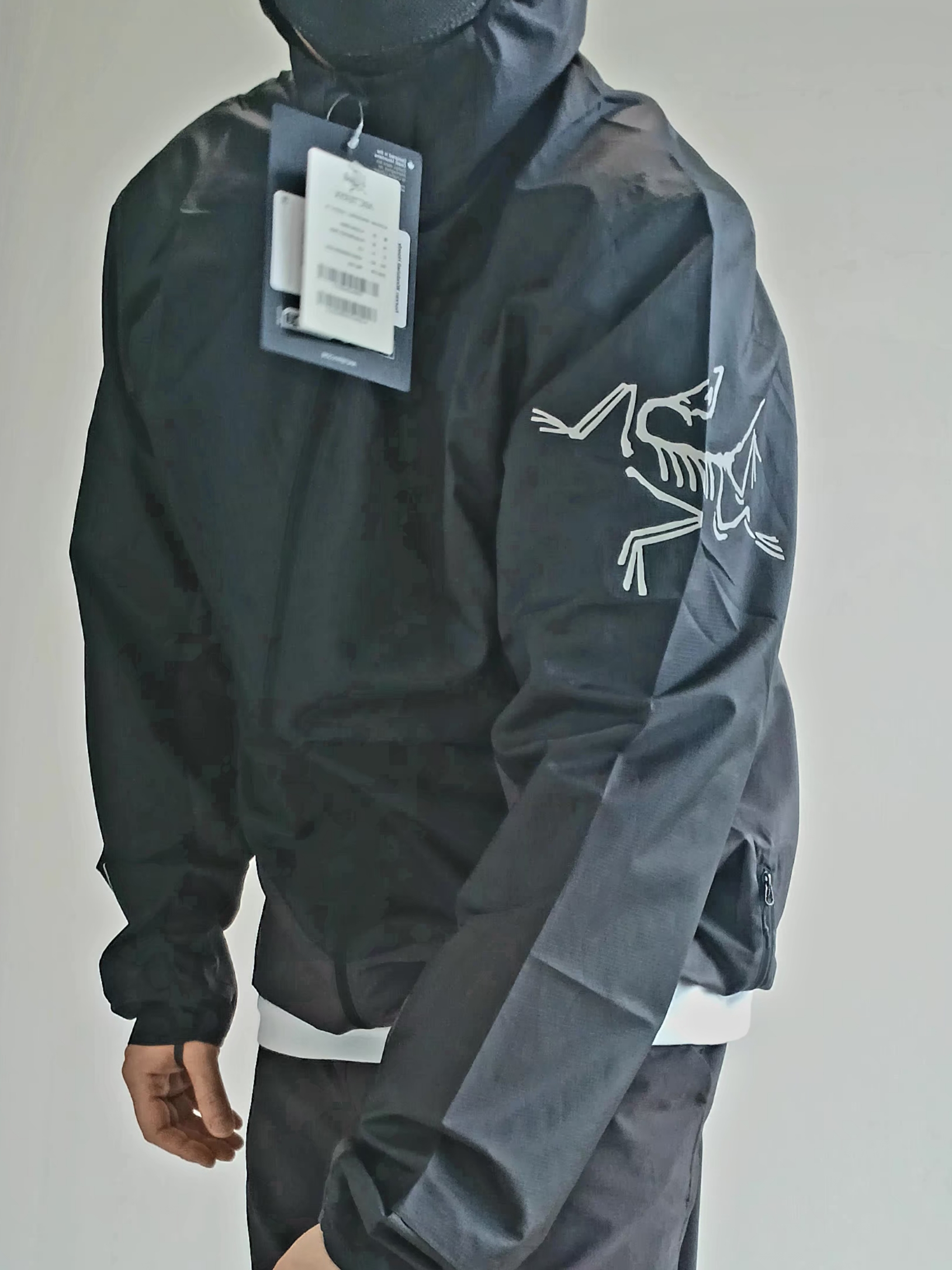 Patagonia Terrebonne Joggers Black, Arc'teryx Kragg SL Cotton Bird Word SS T-Shirt White Light Black 착용 스타일 - 10