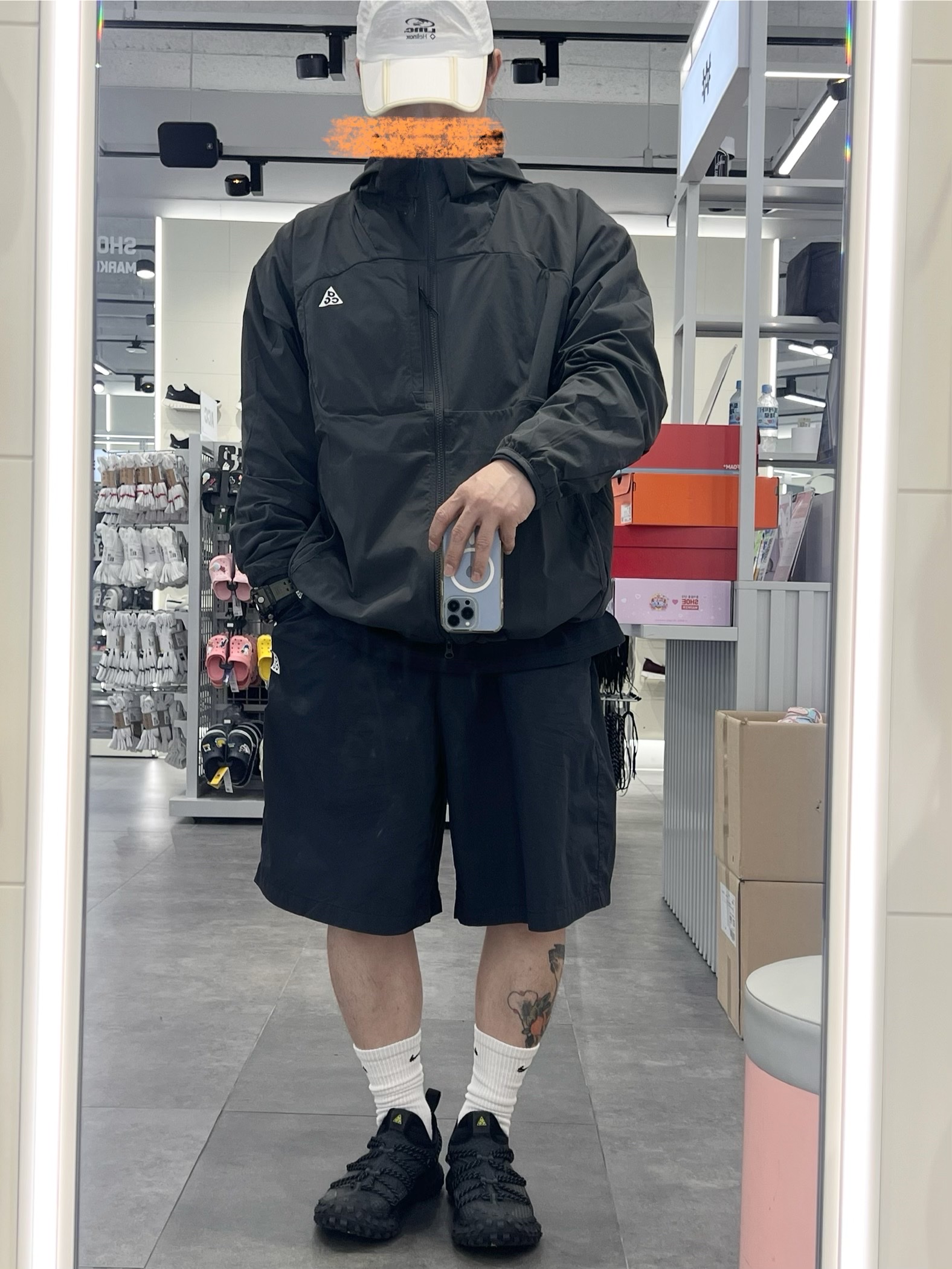 Nike ACG Five Towers UV Protection Jacket Anthracite Summit White - Asia, Nike ACG Mountain Fly Low Gore-Tex SE Dark Smoke Grey 착용 스타일