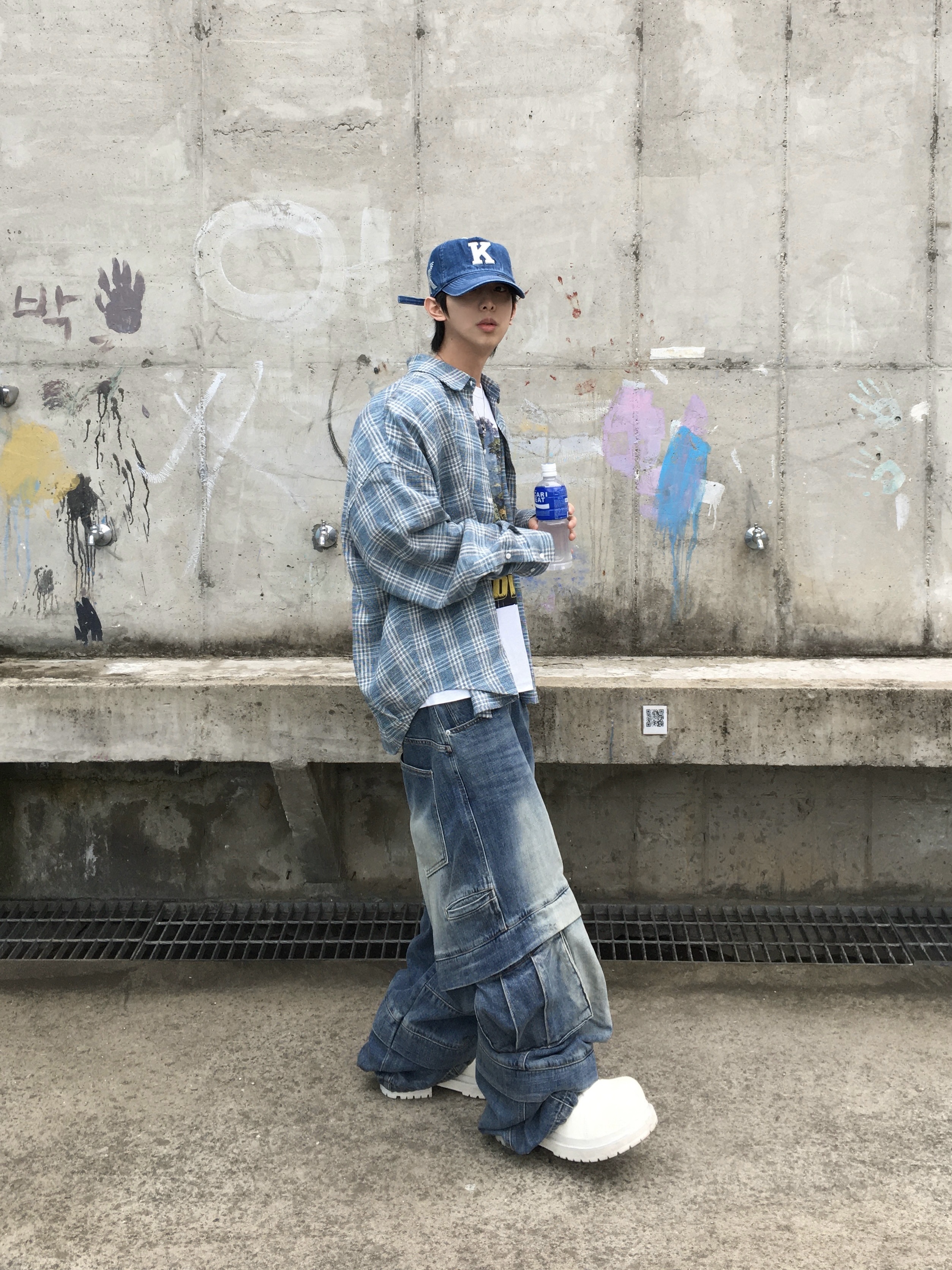 Kamien Belarus Linen Check Shirt, Kamien Titan Baggy Denim Pants Blue 착용 스타일 - 3